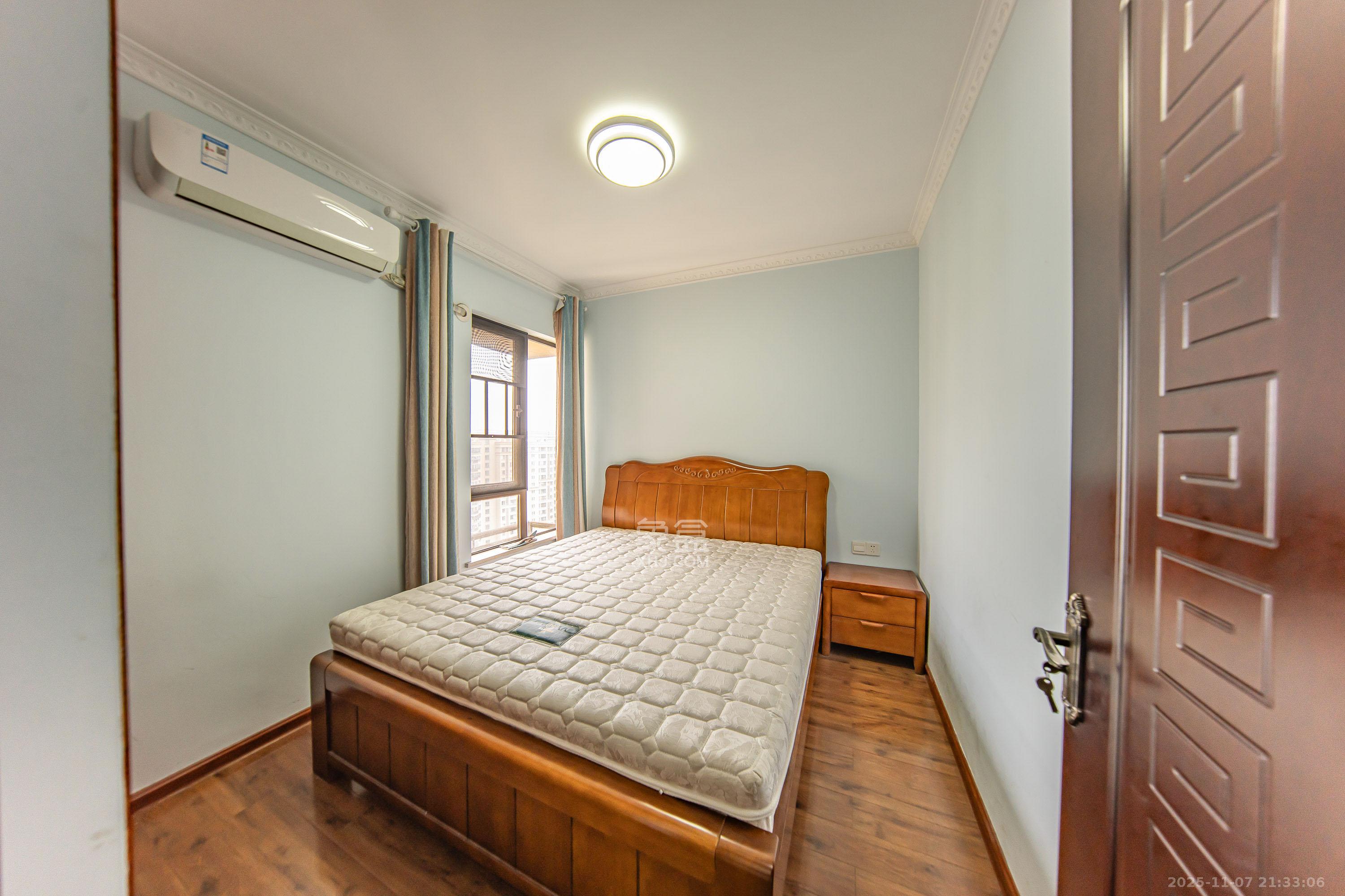 华润橡树湾 3室2厅1卫 69.8万 华润橡树湾 3室2厅1卫 69.8万卧室