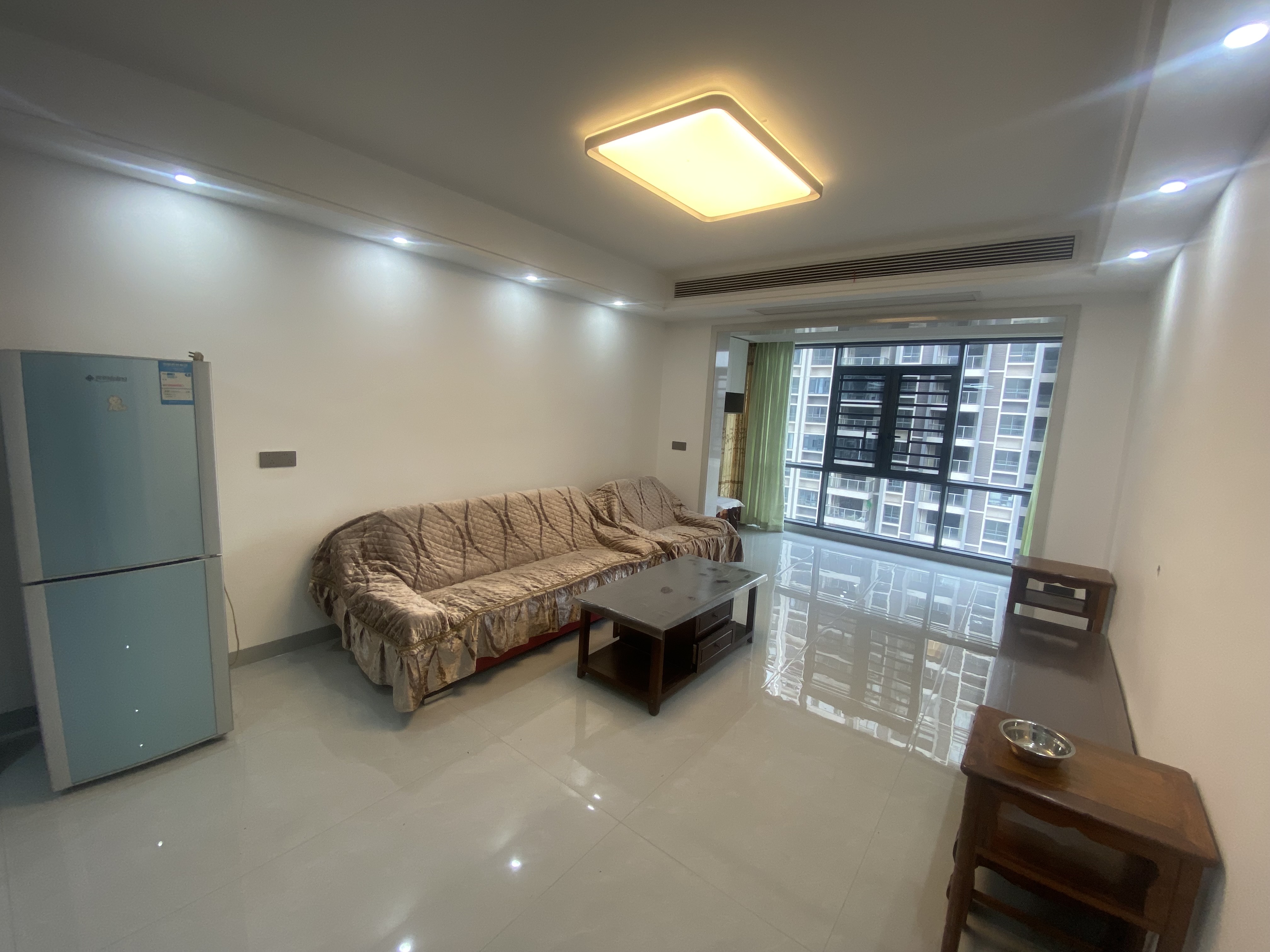 互助小区电梯房 3室1厅2卫 2000.0元/月 互助小区电梯房 3室1厅2卫 2000.0元/月室内图