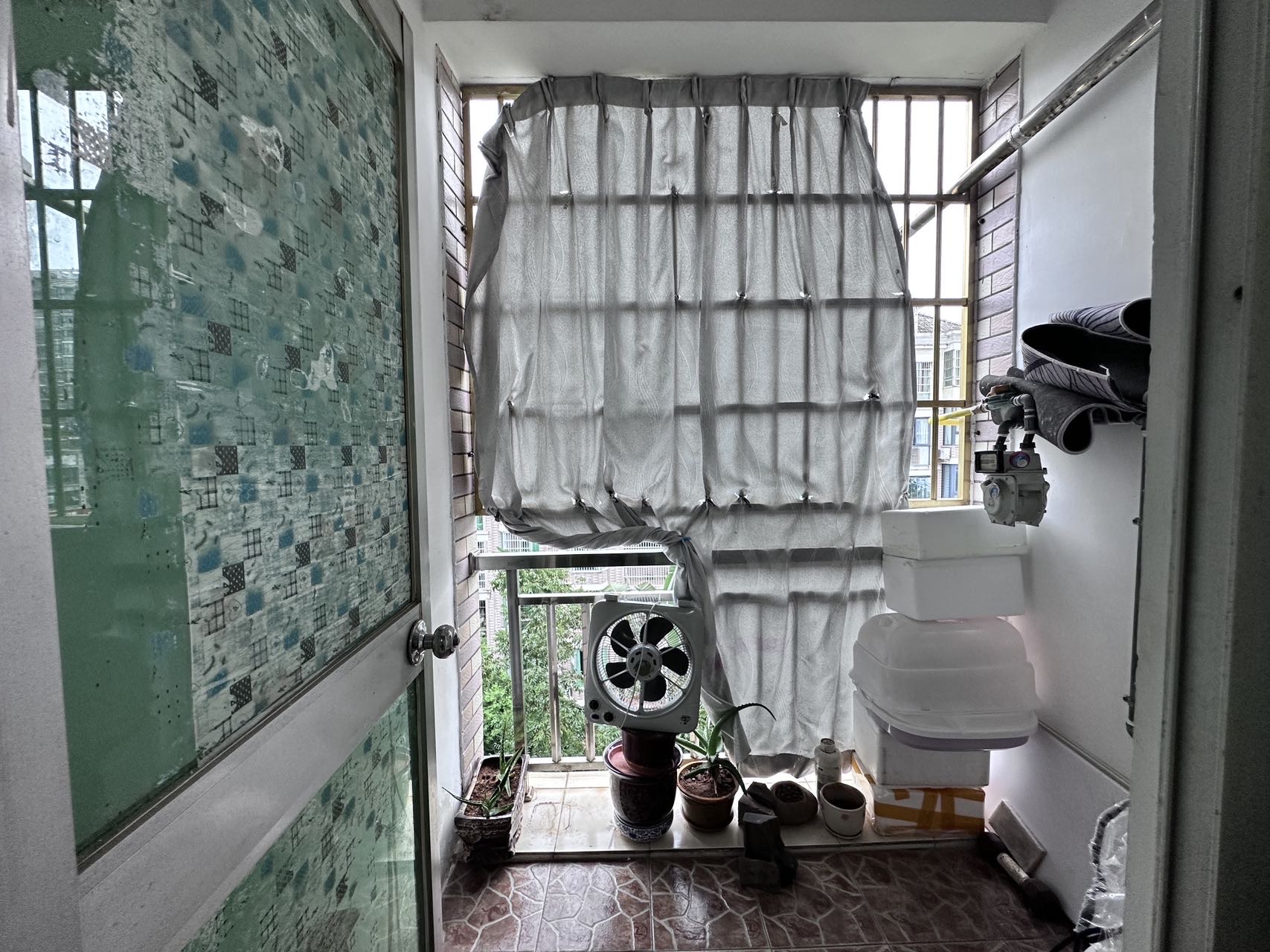 绿色佳园 3室2厅2卫 140.0万 绿色佳园 3室2厅2卫 140.0万客厅