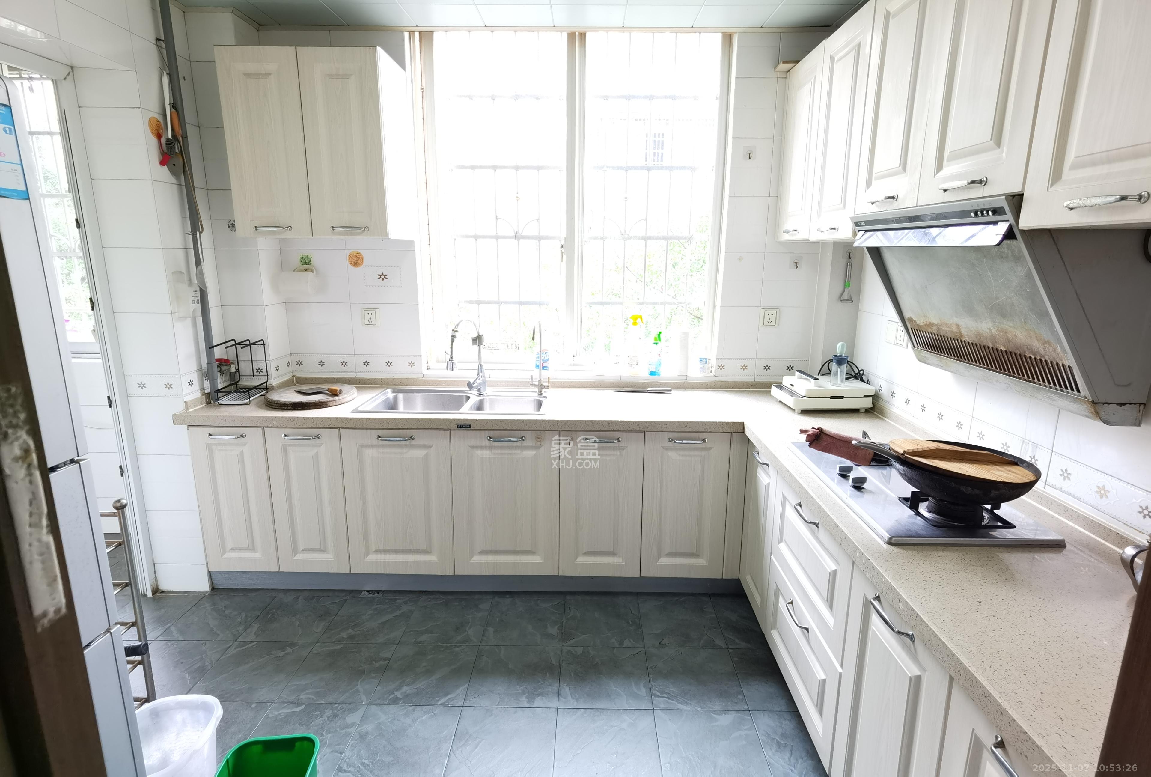 枫林绿洲 3室2厅2卫 2400.0元/月 枫林绿洲 3室2厅2卫 2400.0元/月室内图