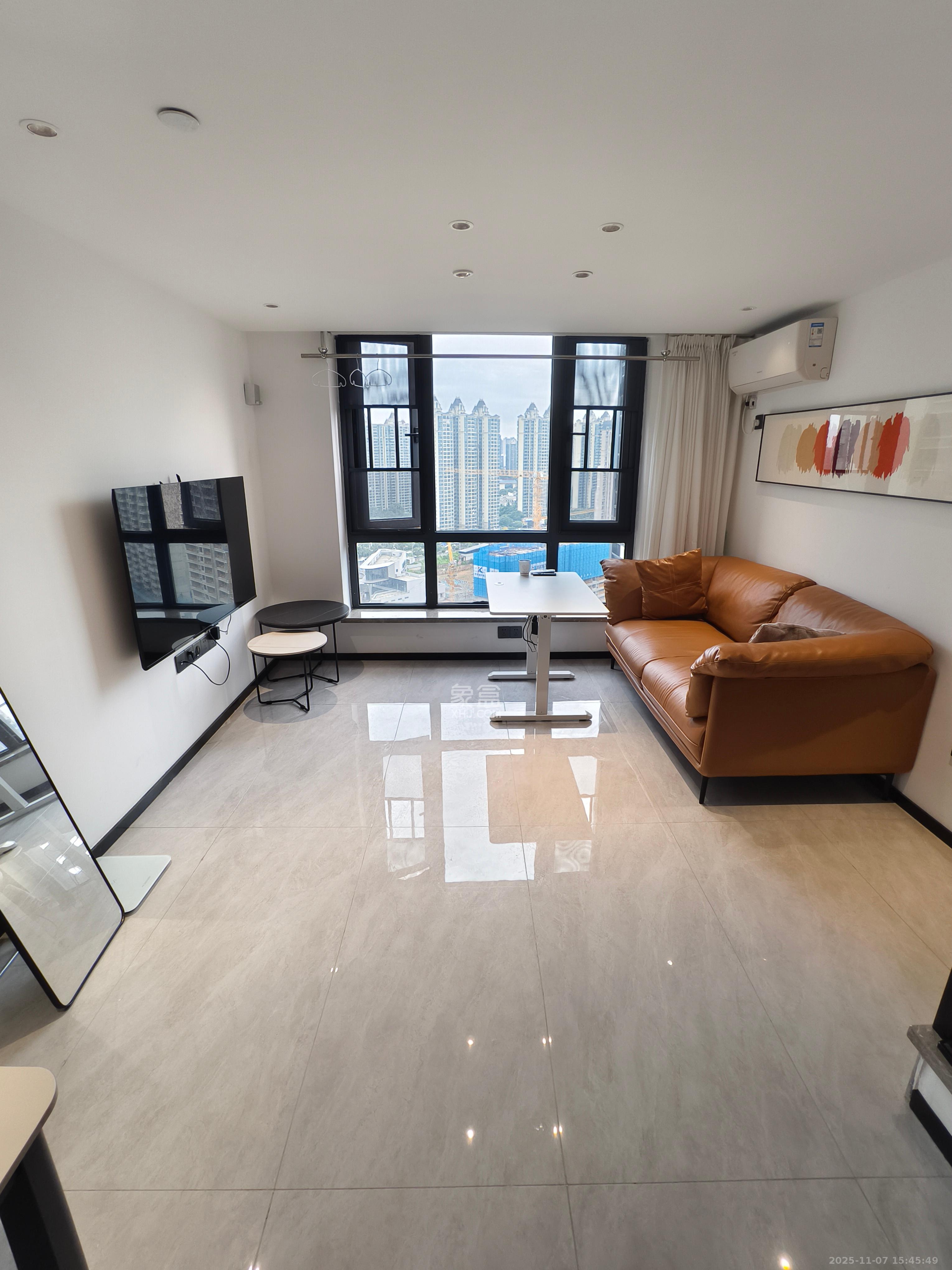 藏珑湖上公馆  1室1厅1卫    3200.0元/月