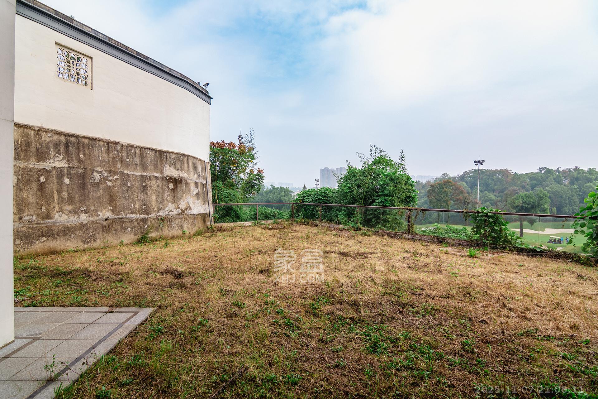 绿城高尔夫小镇 6室2厅2卫 900.0万 绿城高尔夫小镇 6室2厅2卫 900.0万其他