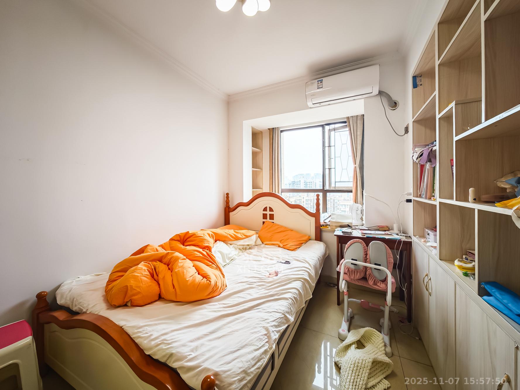 山语城二期 3室2厅1卫 65.0万 山语城二期 3室2厅1卫 65.0万卧室