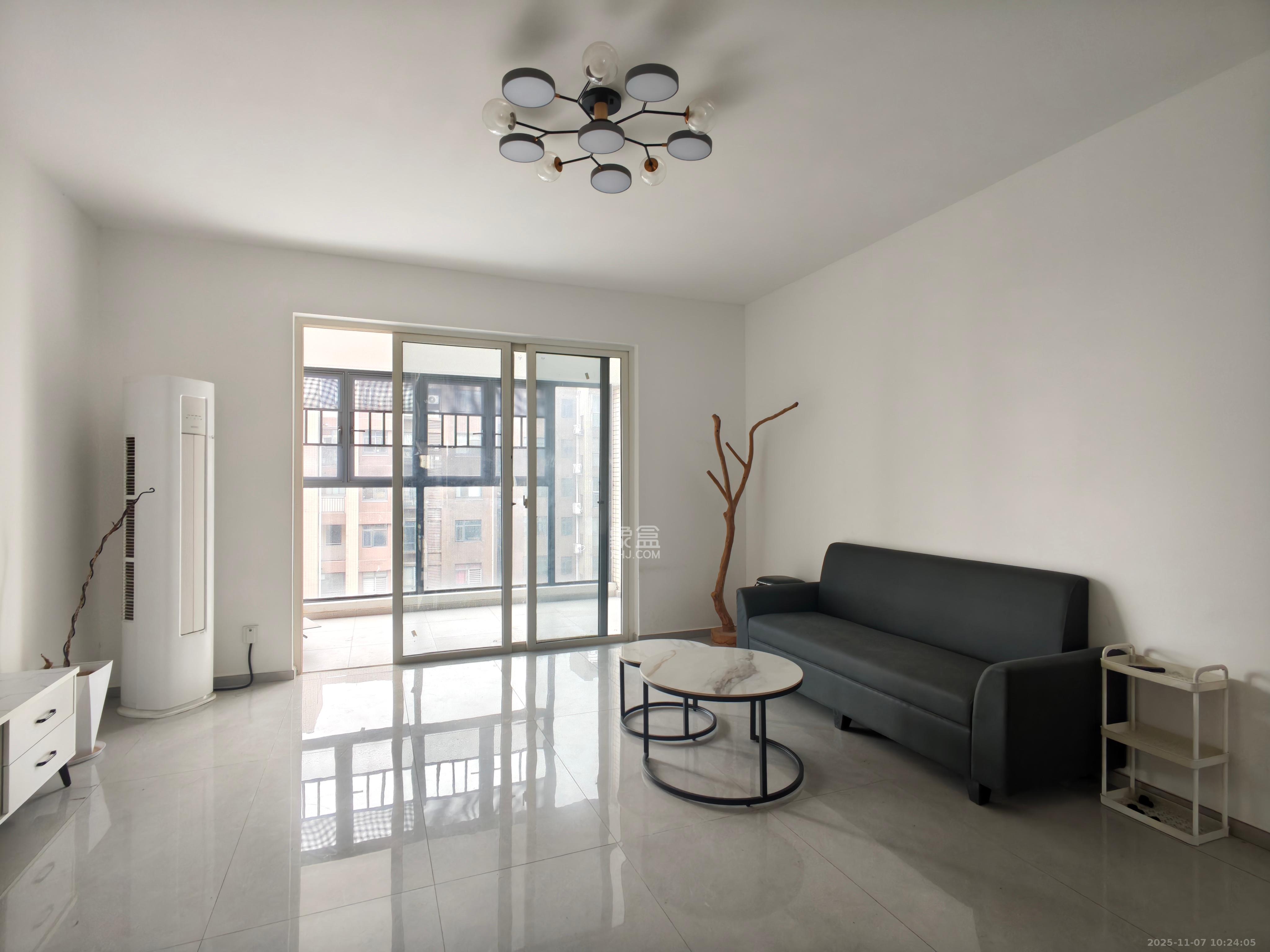 美利新世界  4室2厅2卫    2600.0元/月