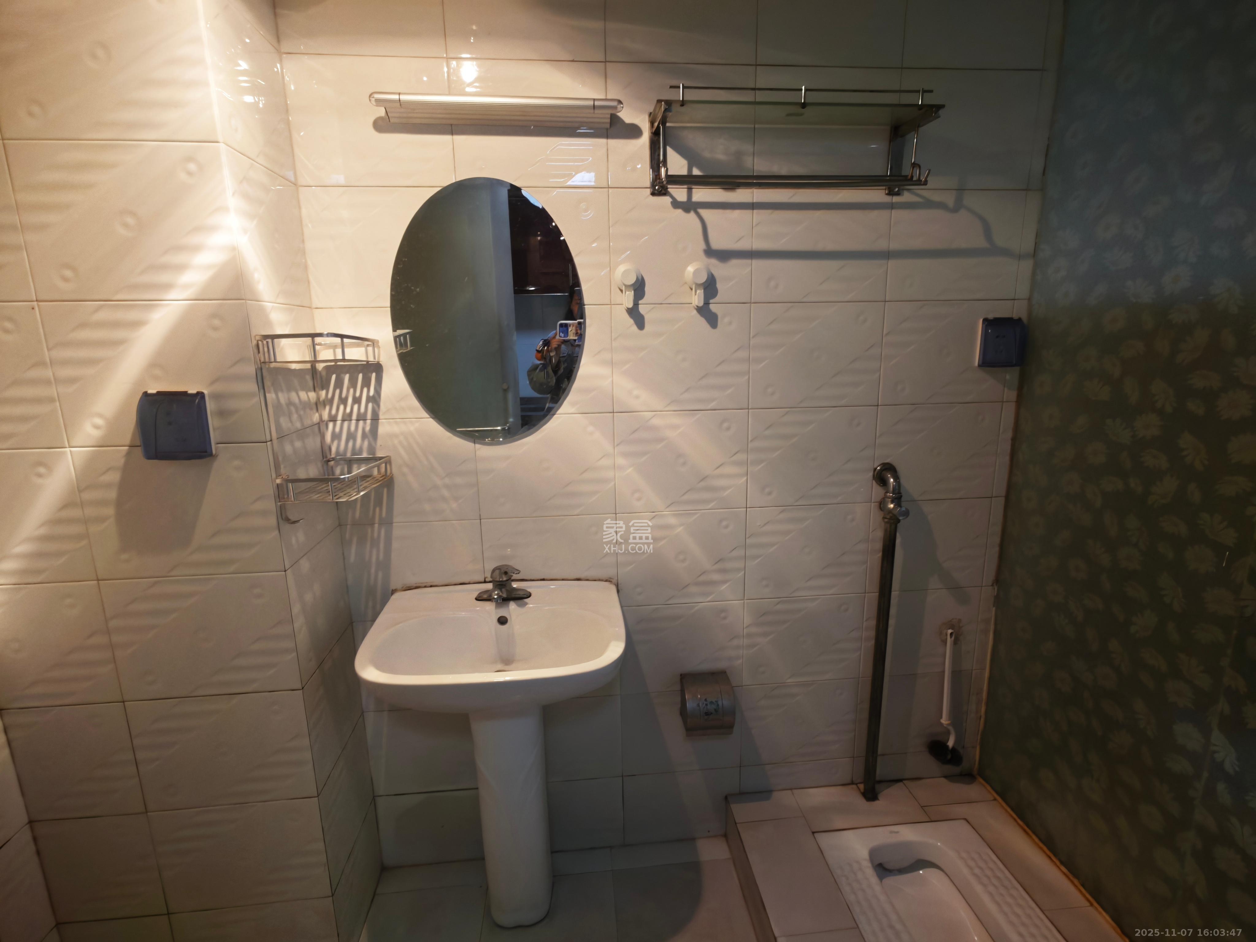 他城（天鸿时代公寓）  1室1厅1卫    1100.0元/月室内图