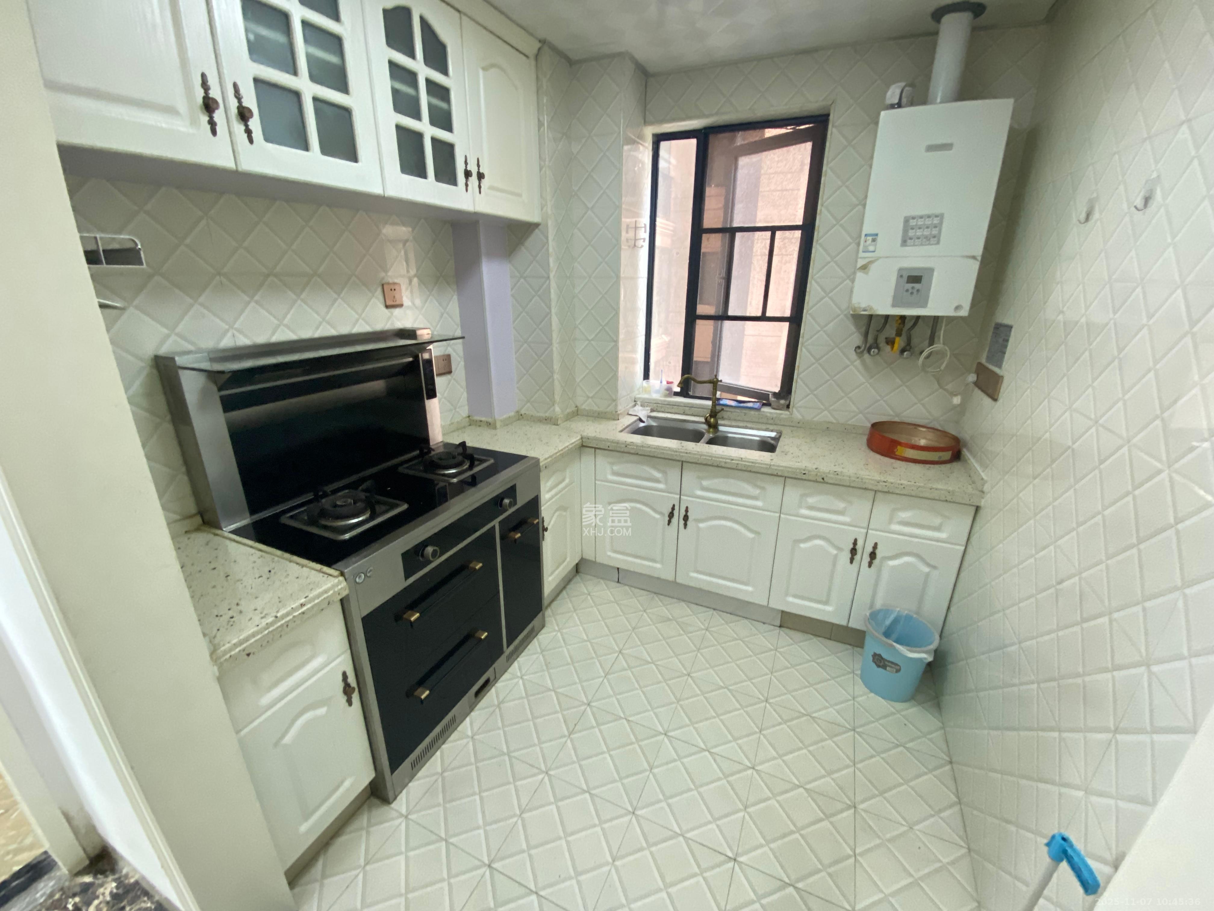 邦盛水岸御园  3室2厅2卫    2000.0元/月室内图