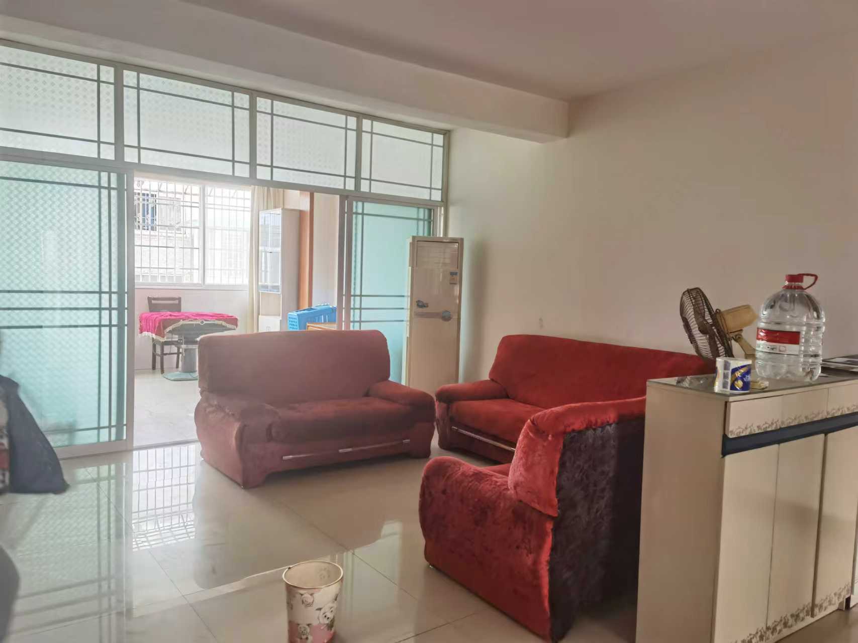 五金建材市场二期 5室2厅2卫 1800.0元/月 五金建材市场二期 5室2厅2卫 1800.0元/月室内图