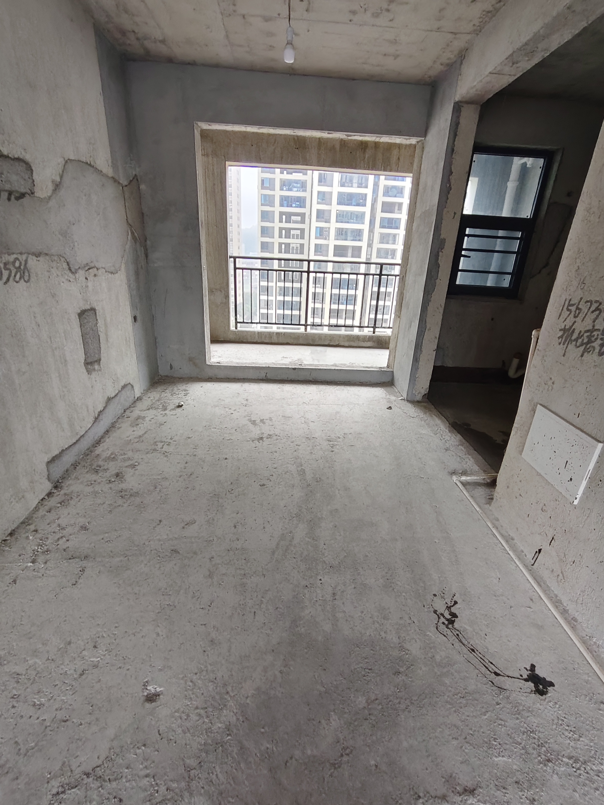 百弘学府城三期 5室2厅2卫 95.8万 百弘学府城三期 5室2厅2卫 95.8万客厅