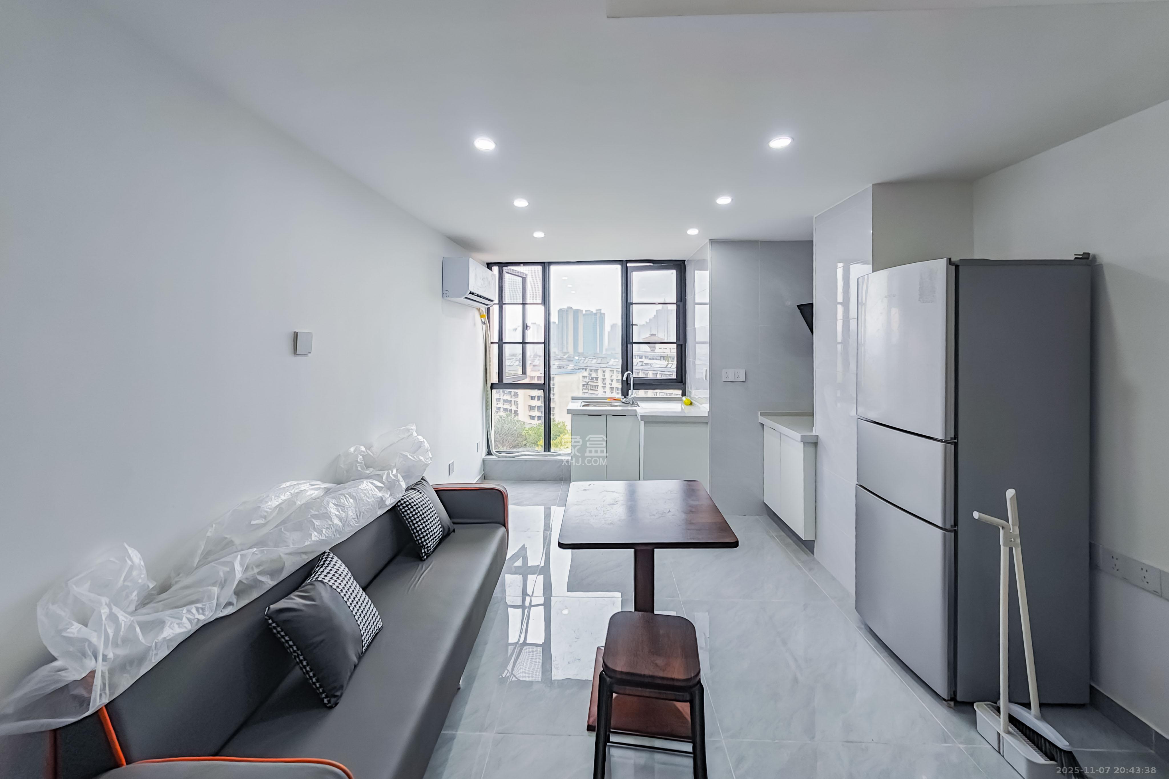 卓越伊景苑 2室1厅1卫 28.0万 卓越伊景苑 2室1厅1卫 28.0万客厅