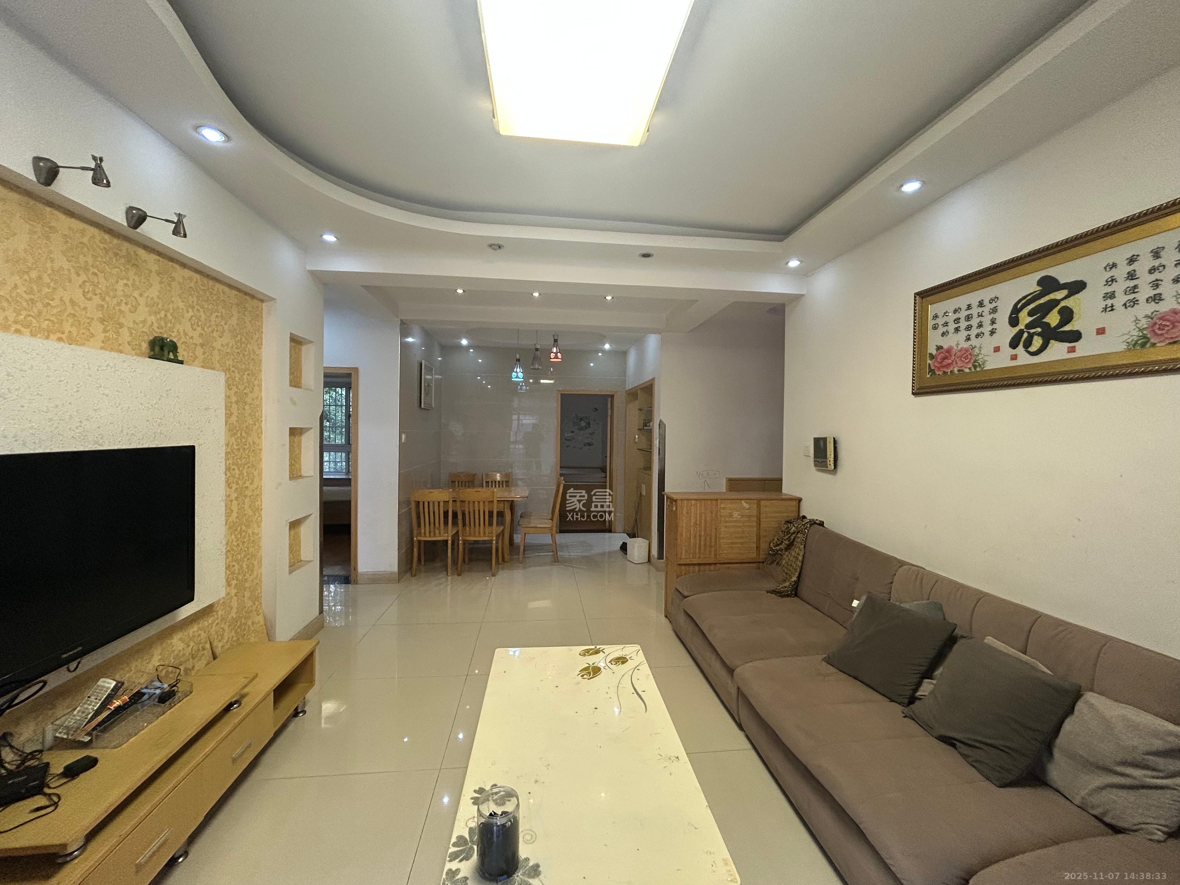 山水湾  3室2厅1卫    1600.0元/月室内图