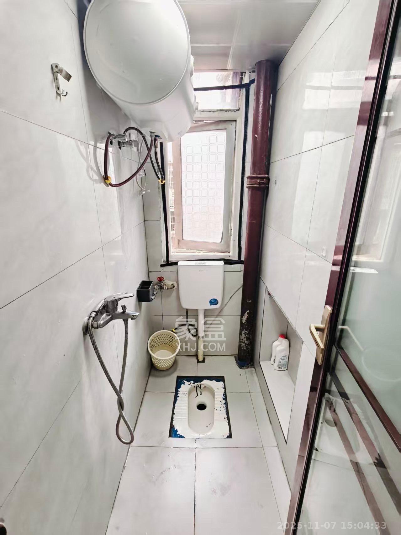 东风二村社区房 1室1厅1卫 2500.0元/月 东风二村社区房 1室1厅1卫 2500.0元/月室内图