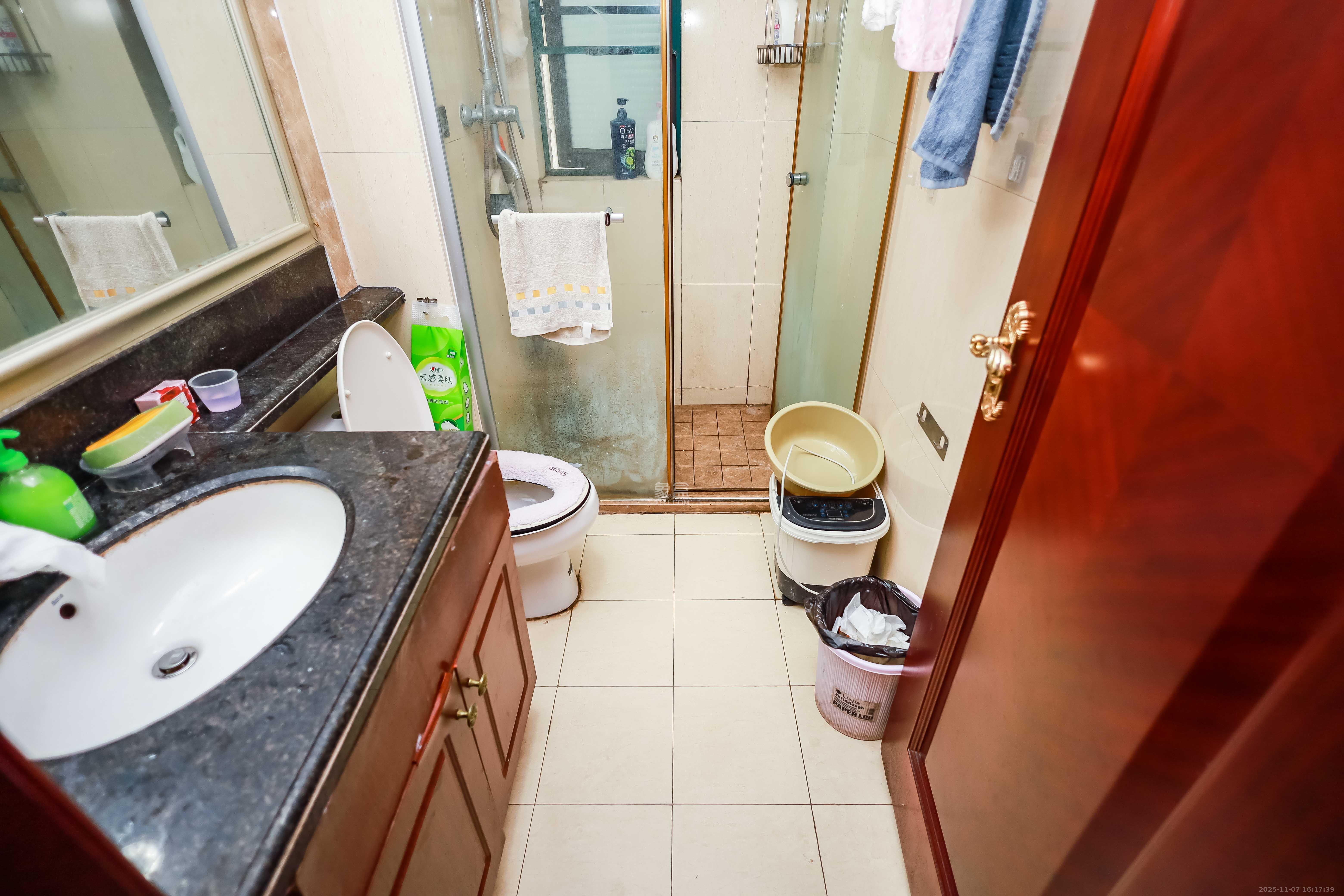 恒大华府  3室2厅1卫    130.0万卫生间