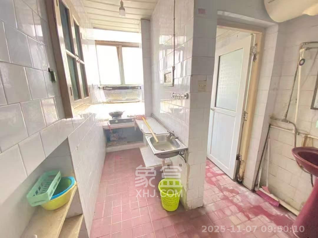 青山祠社区  2室1厅1卫    1300.0元/月室内图