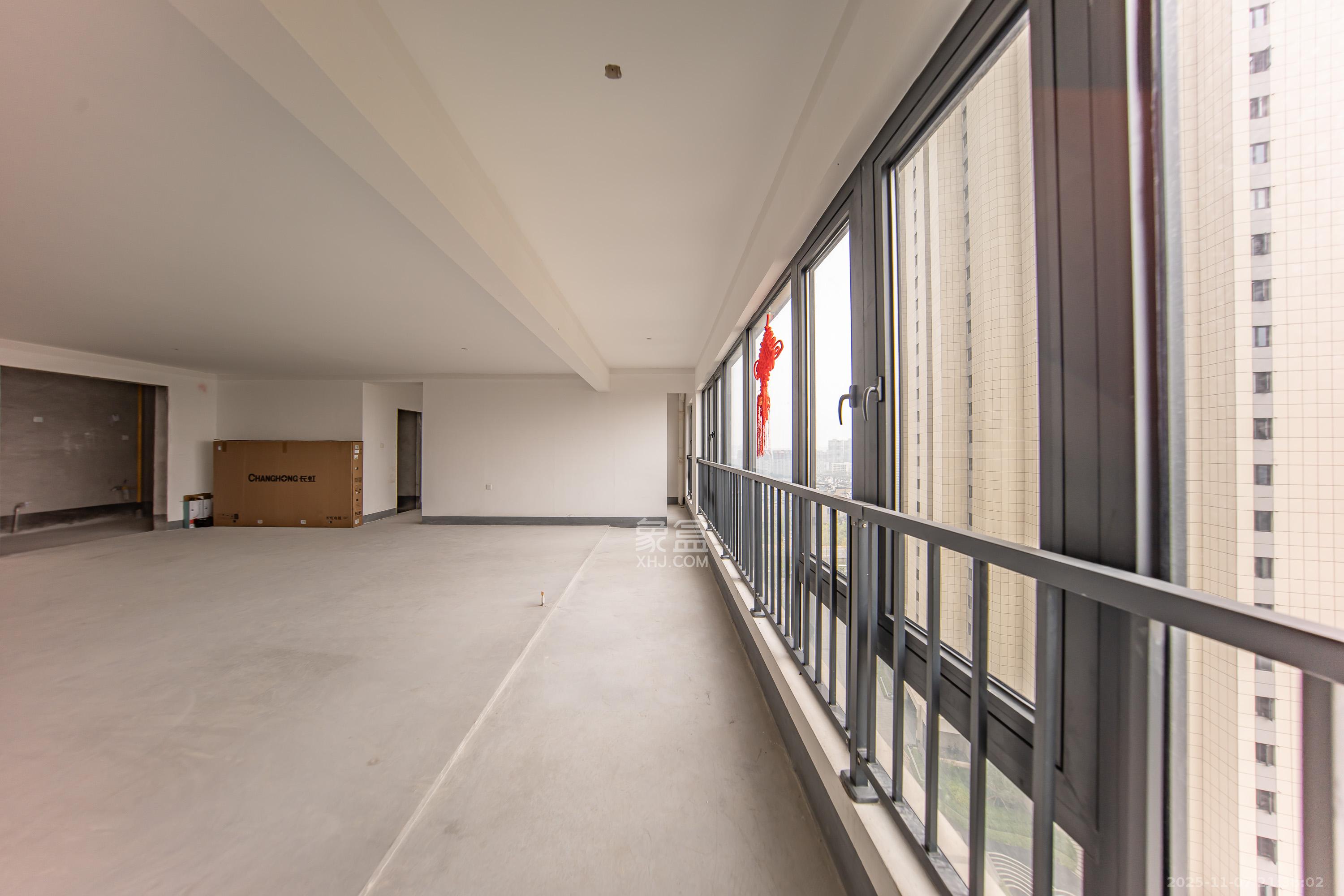 建投象山国际 5室2厅2卫 240.0万 建投象山国际 5室2厅2卫 240.0万阳台