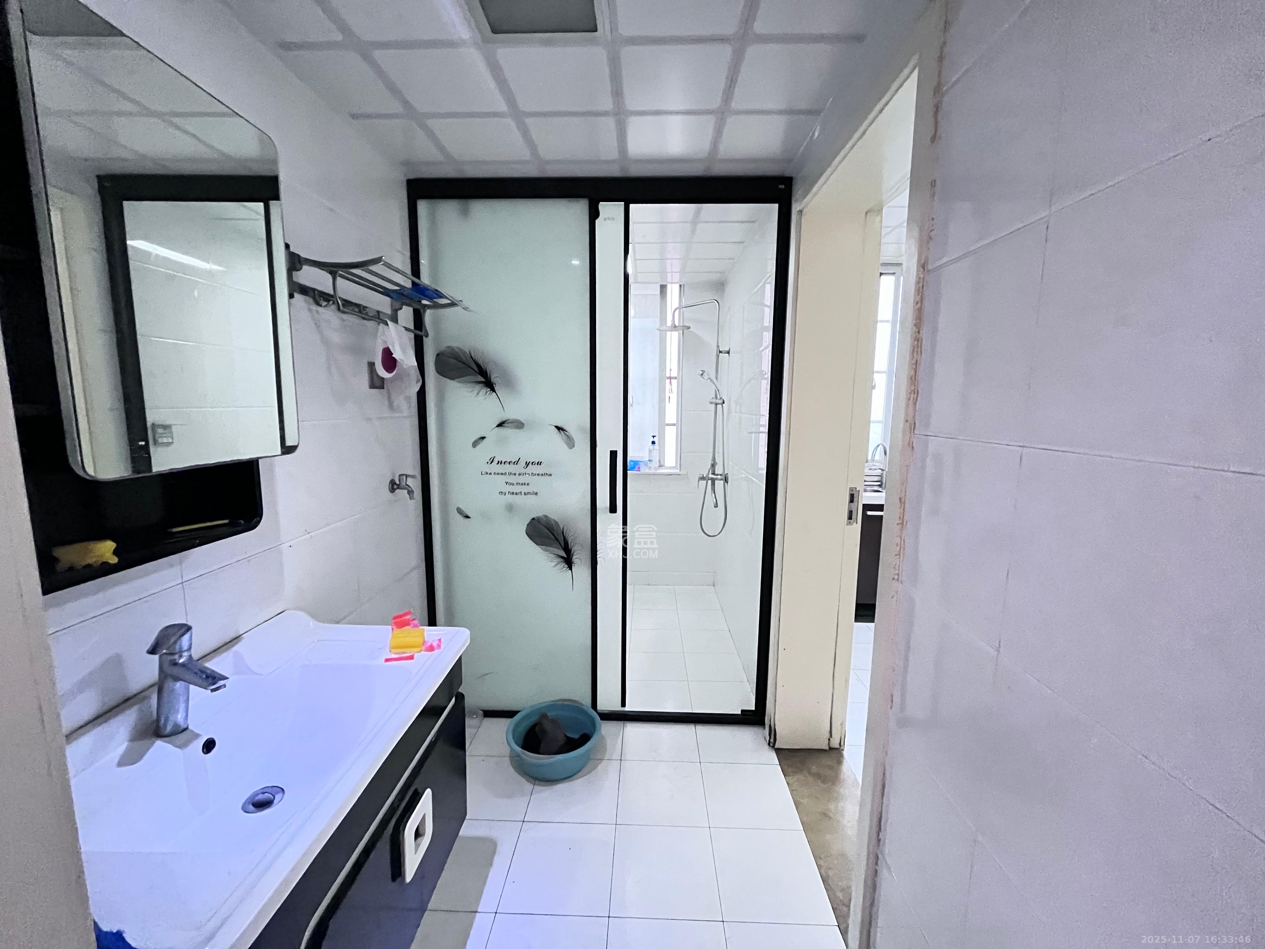 爱琴海岸  3室2厅2卫    2200.0元/月