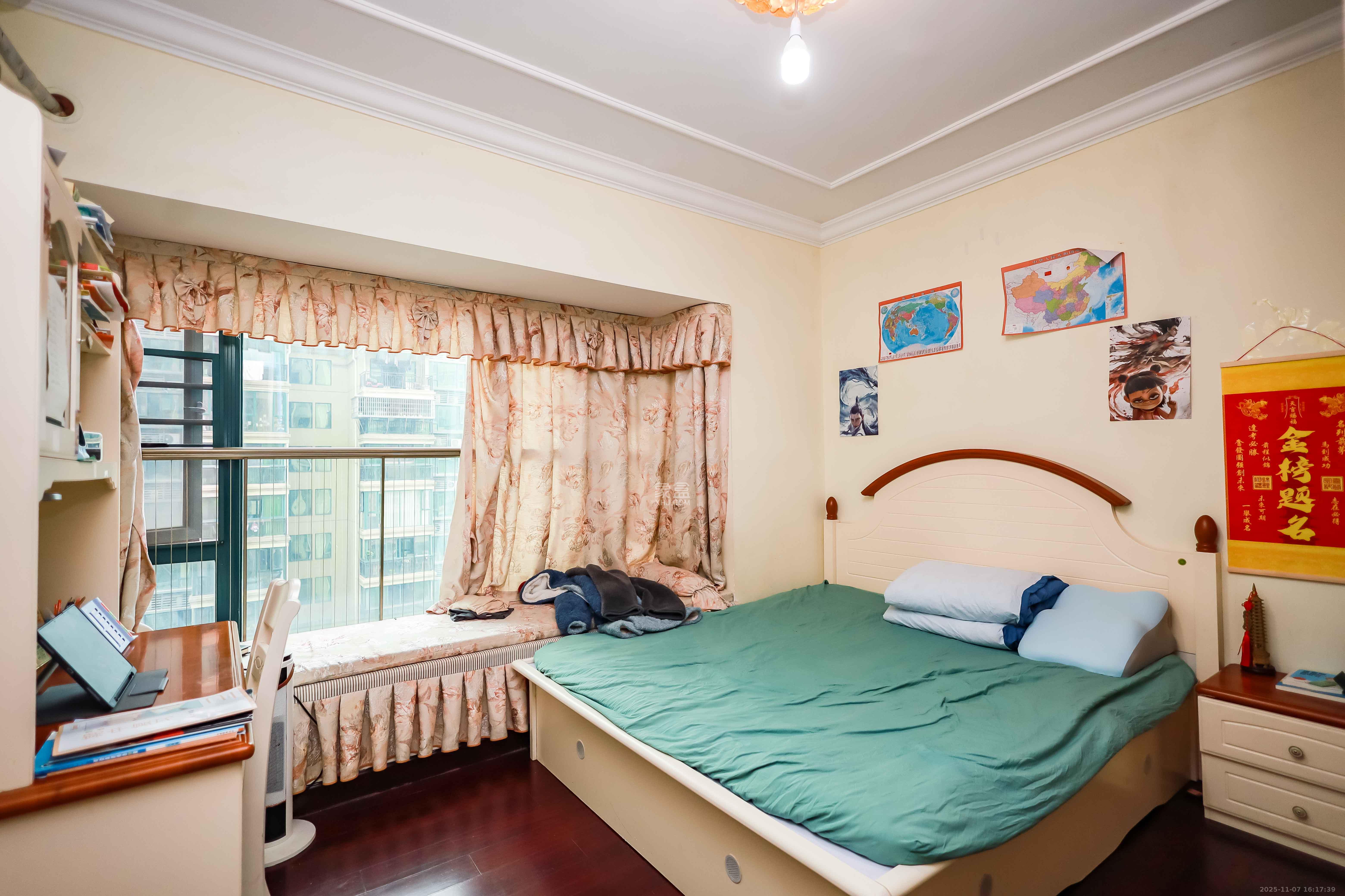 恒大华府  3室2厅1卫    130.0万卧室