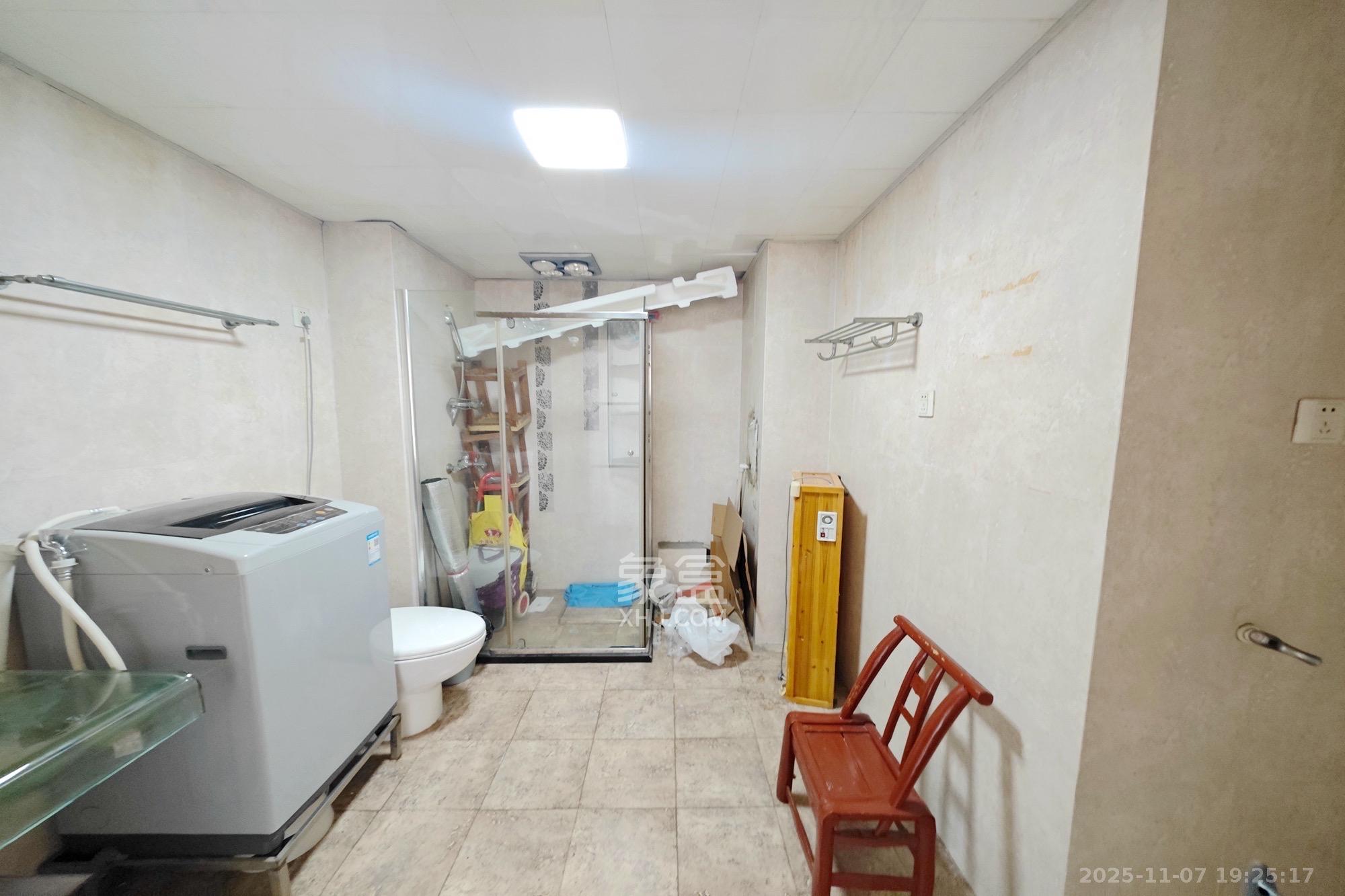 官塘公寓 3室2厅2卫 2000.0元/月 官塘公寓 3室2厅2卫 2000.0元/月室内图