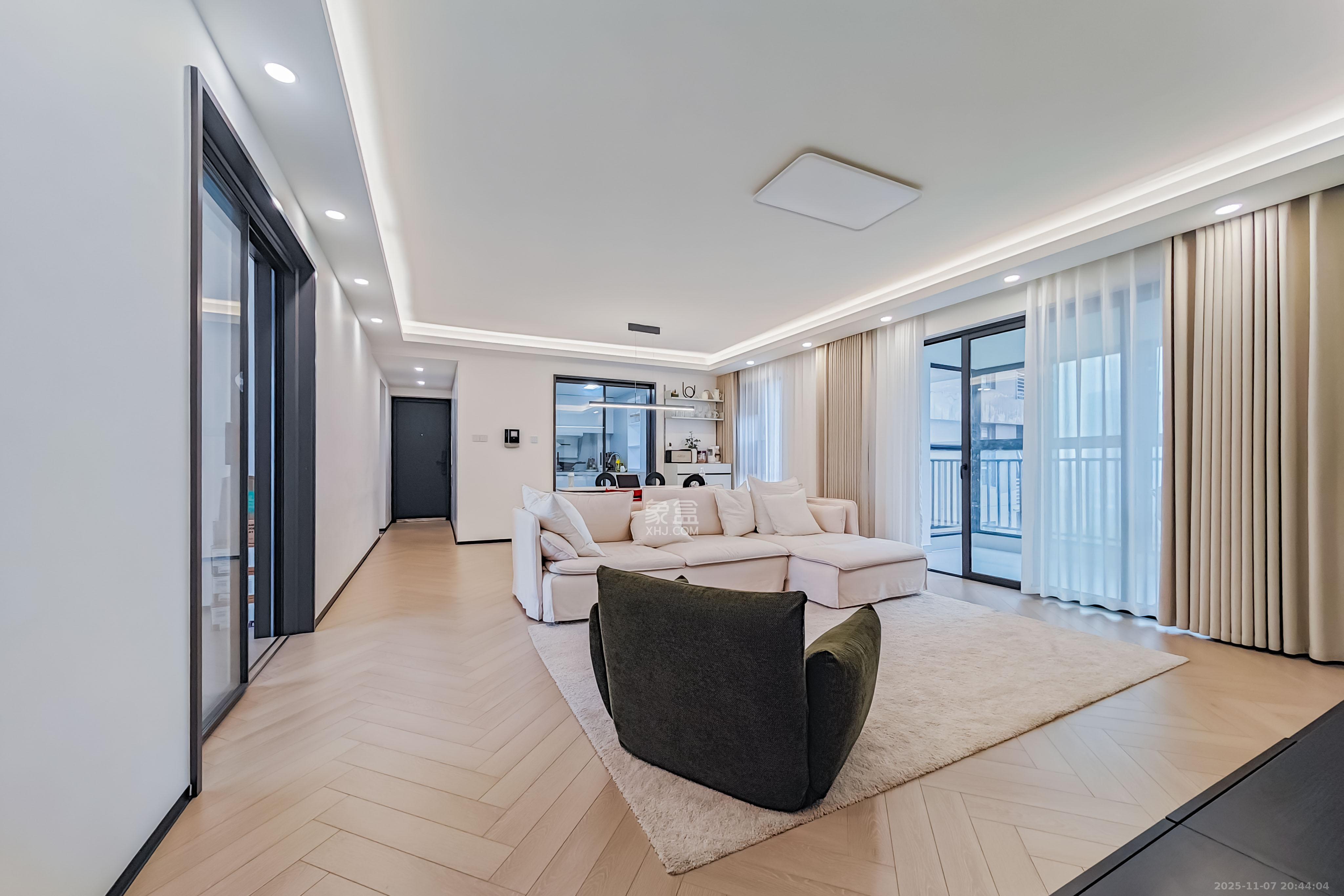 万科金域华府三四期 4室2厅2卫 142.0万 万科金域华府三四期 4室2厅2卫 142.0万客厅