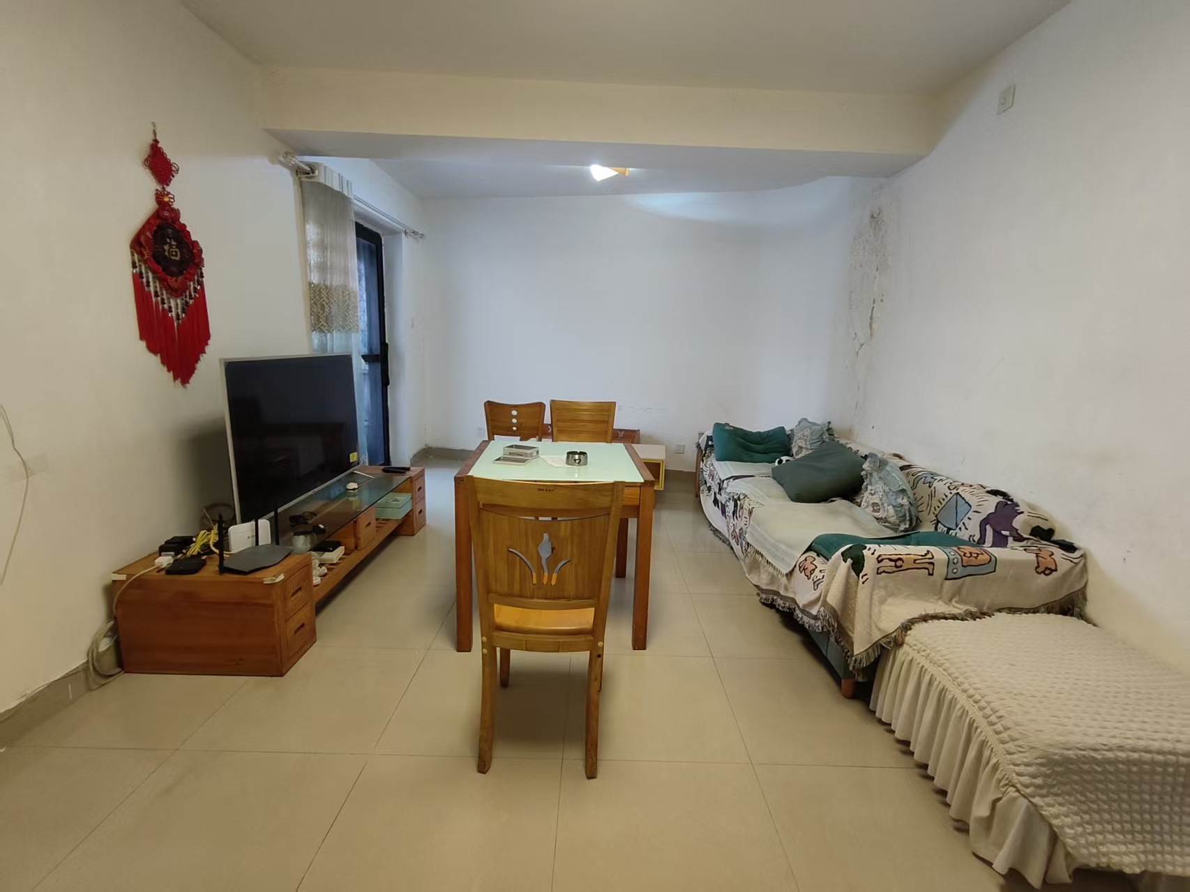 华锦苑  2室2厅1卫    98.0万客厅