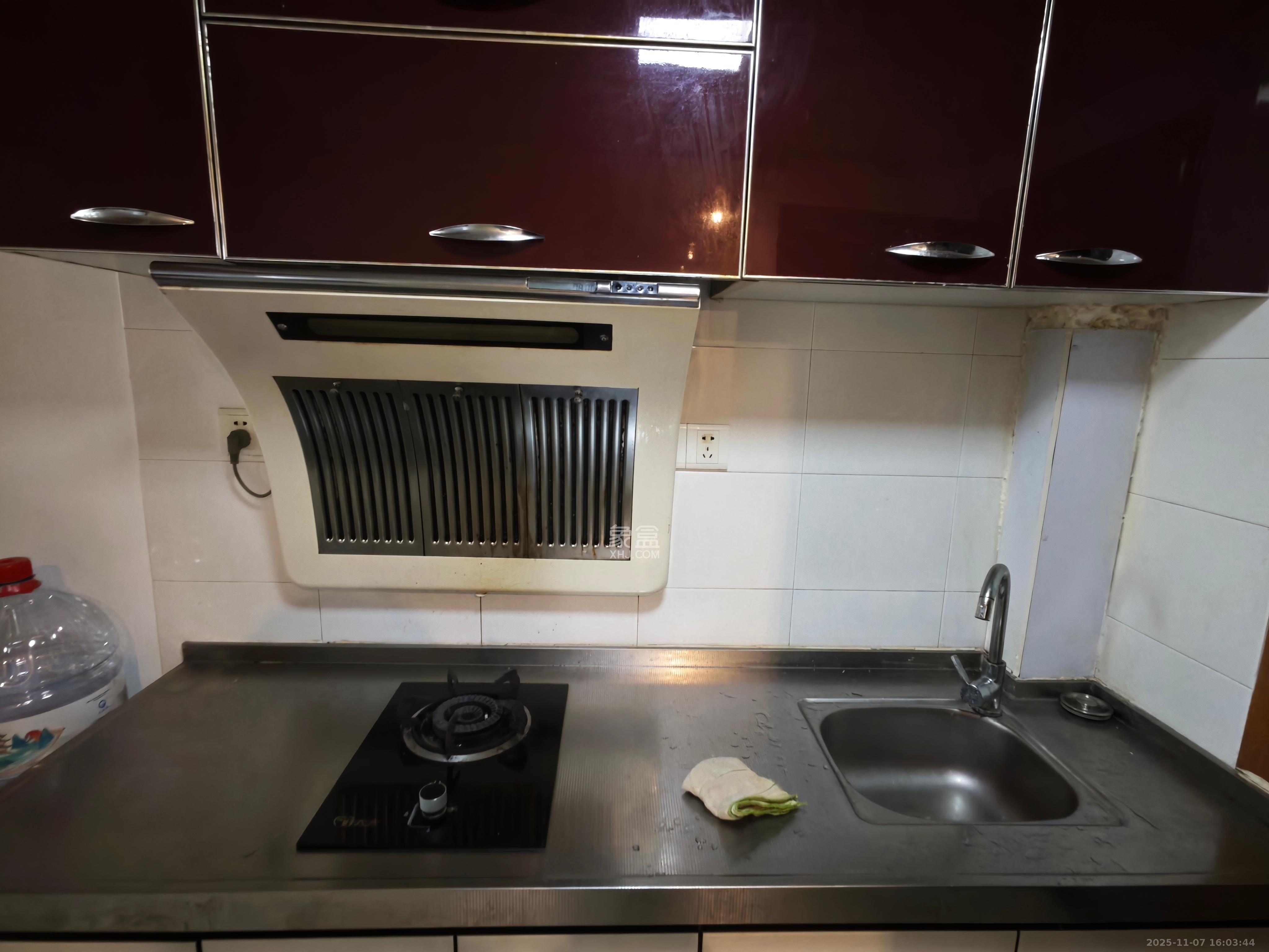 他城（天鸿时代公寓）  1室1厅1卫    1100.0元/月室内图