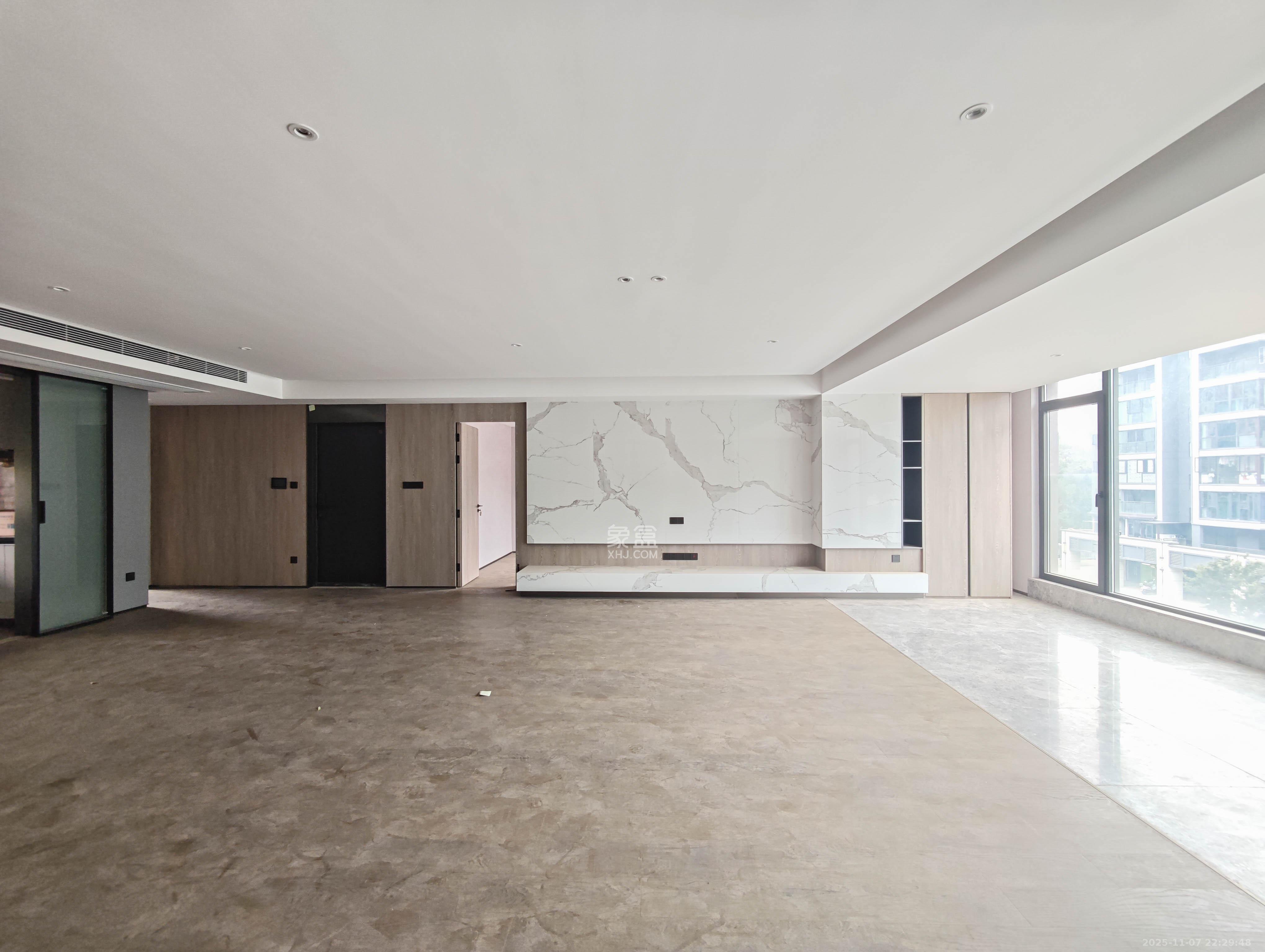 印湘山 4室2厅2卫 286.0万 印湘山 4室2厅2卫 286.0万客厅