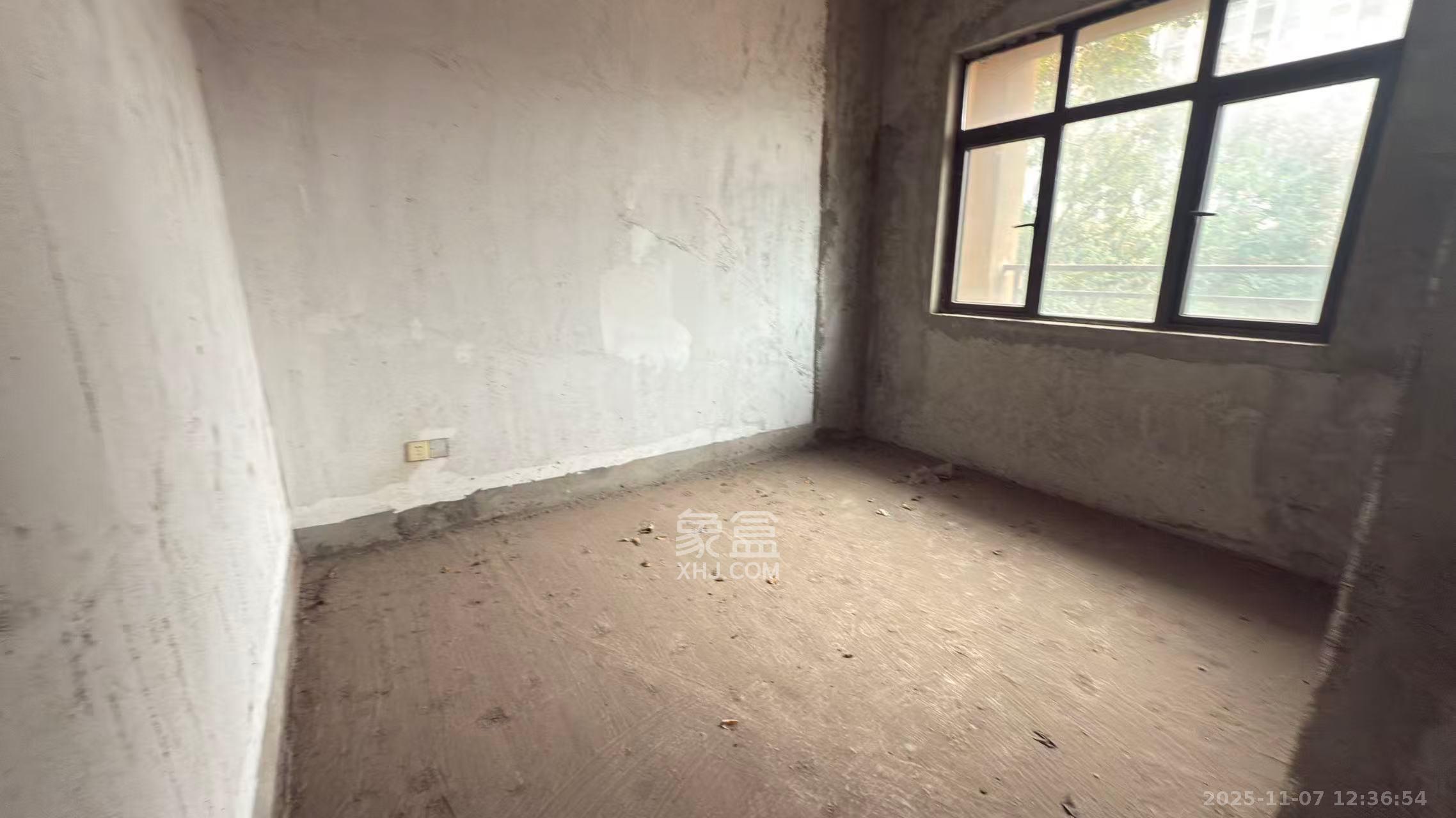 金侨城  3室2厅2卫    40.8万客厅