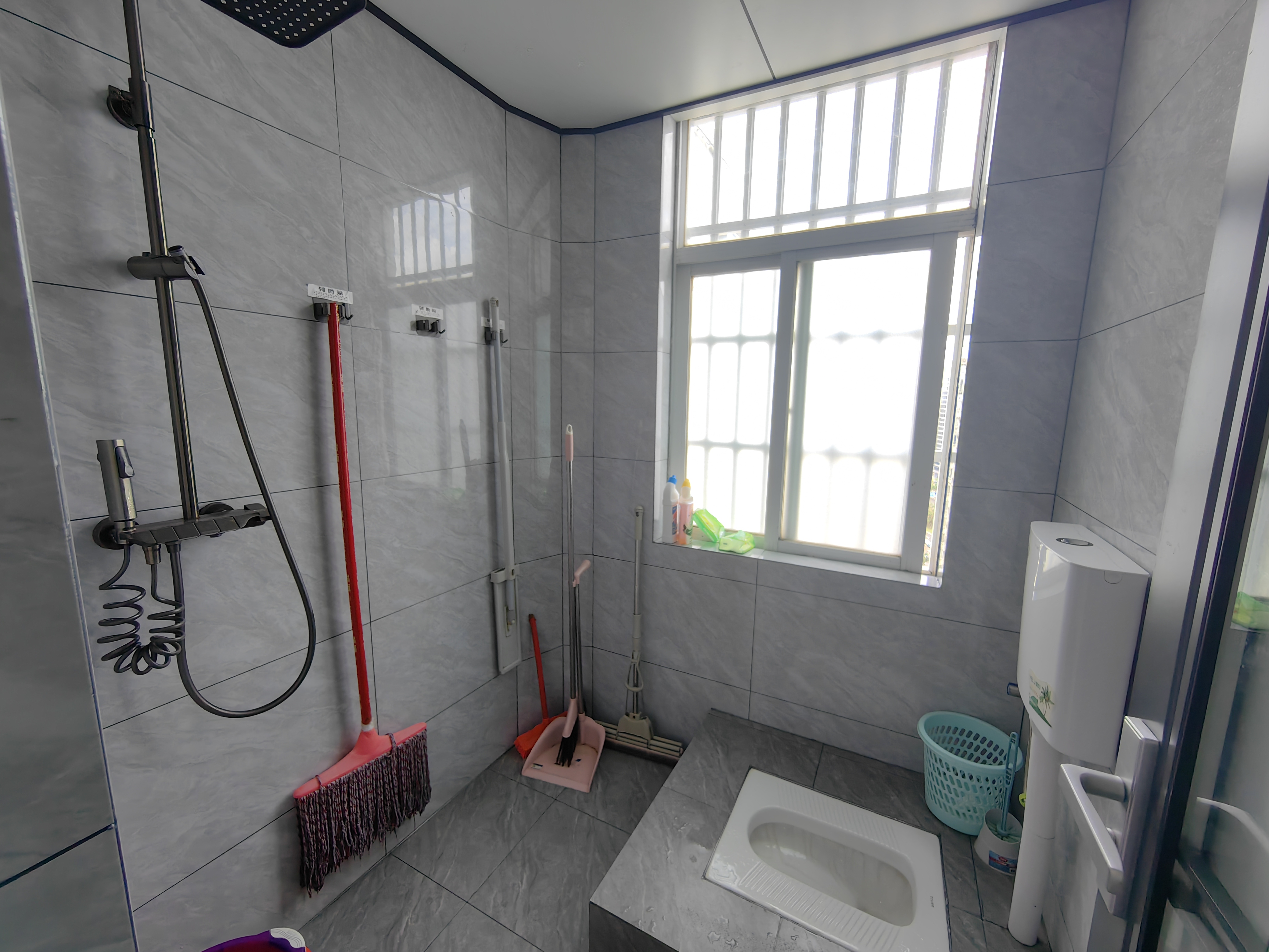 龙泉家园 4室2厅2卫 198.0万 龙泉家园 4室2厅2卫 198.0万室内图