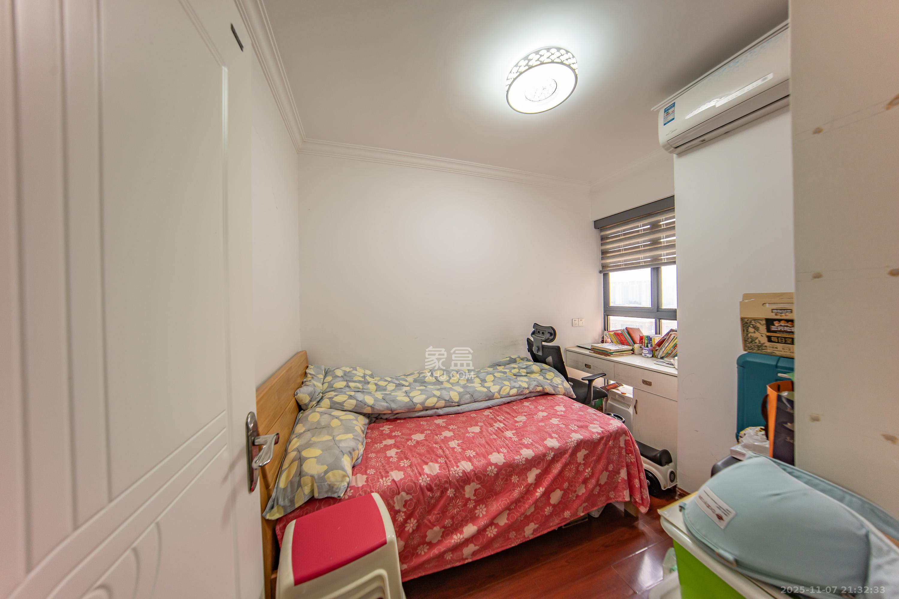 湘熙水郡(观澜海赋家园) 3室2厅1卫 98.0万 湘熙水郡(观澜海赋家园) 3室2厅1卫 98.0万卧室