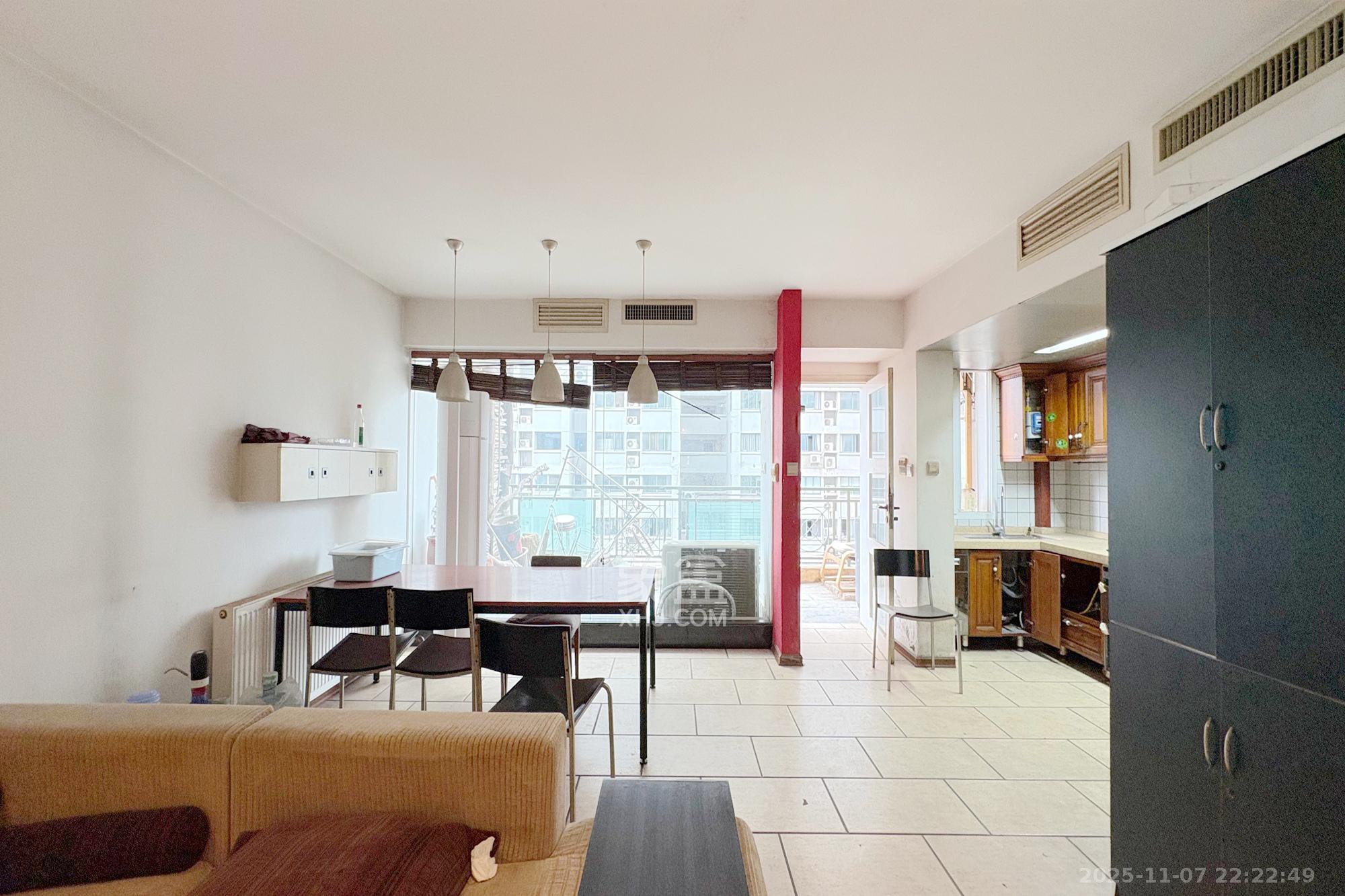 香格里嘉园  4室2厅2卫    150.0万客厅