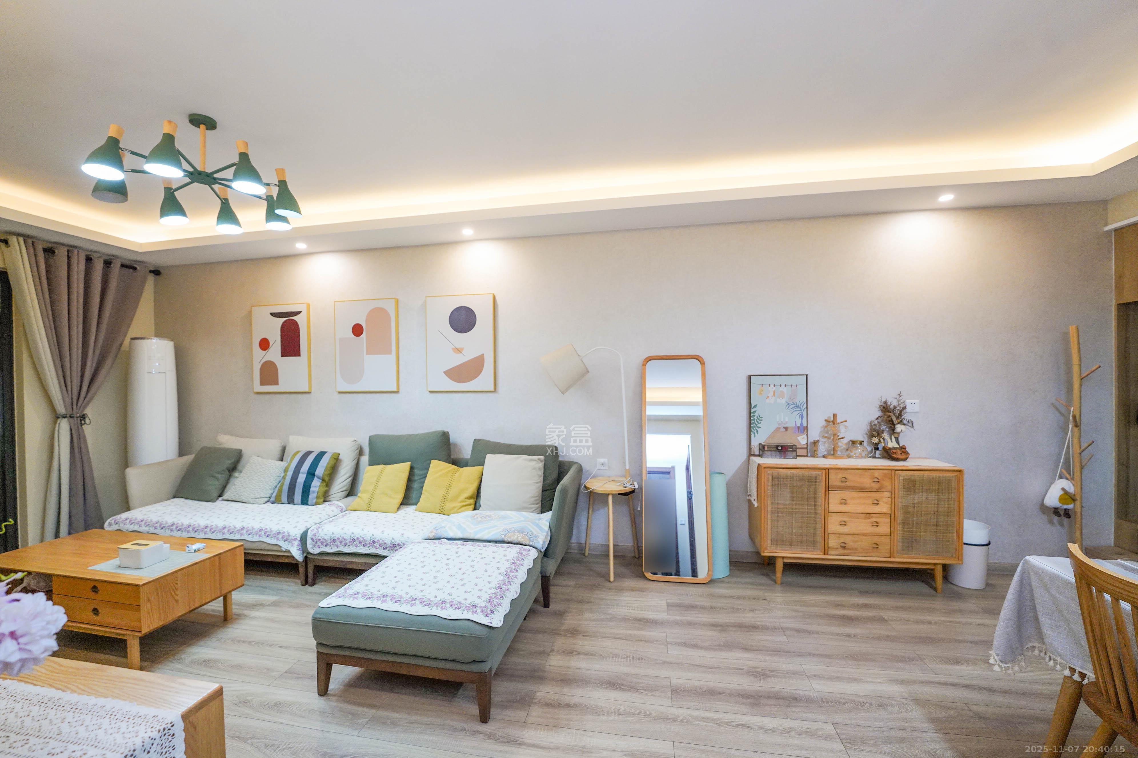 汇金城/嘉华城（二期、三期）  3室2厅2卫    138.0万客厅