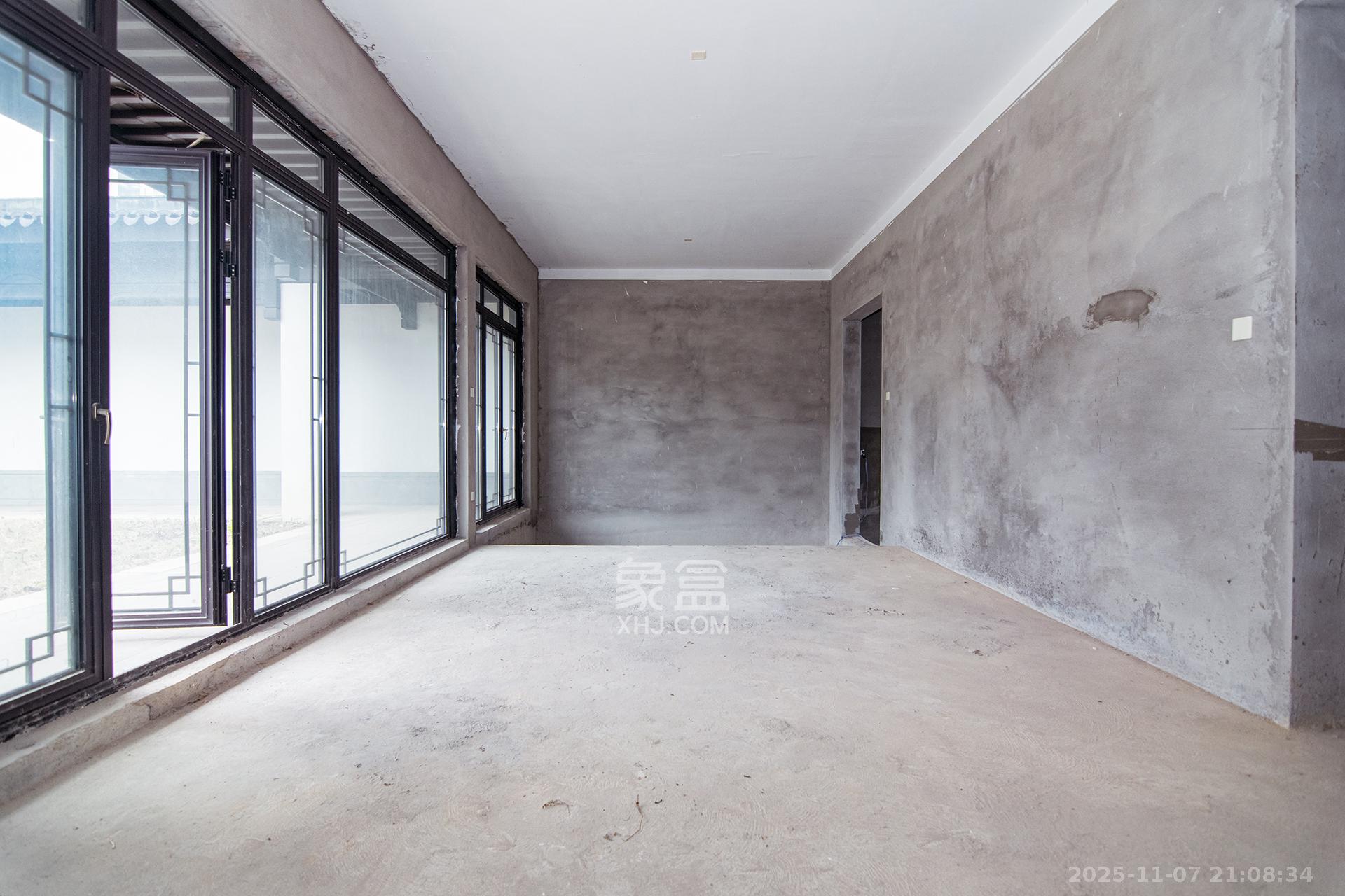 绿城高尔夫小镇 6室2厅4卫 390.0万 绿城高尔夫小镇 6室2厅4卫 390.0万客厅