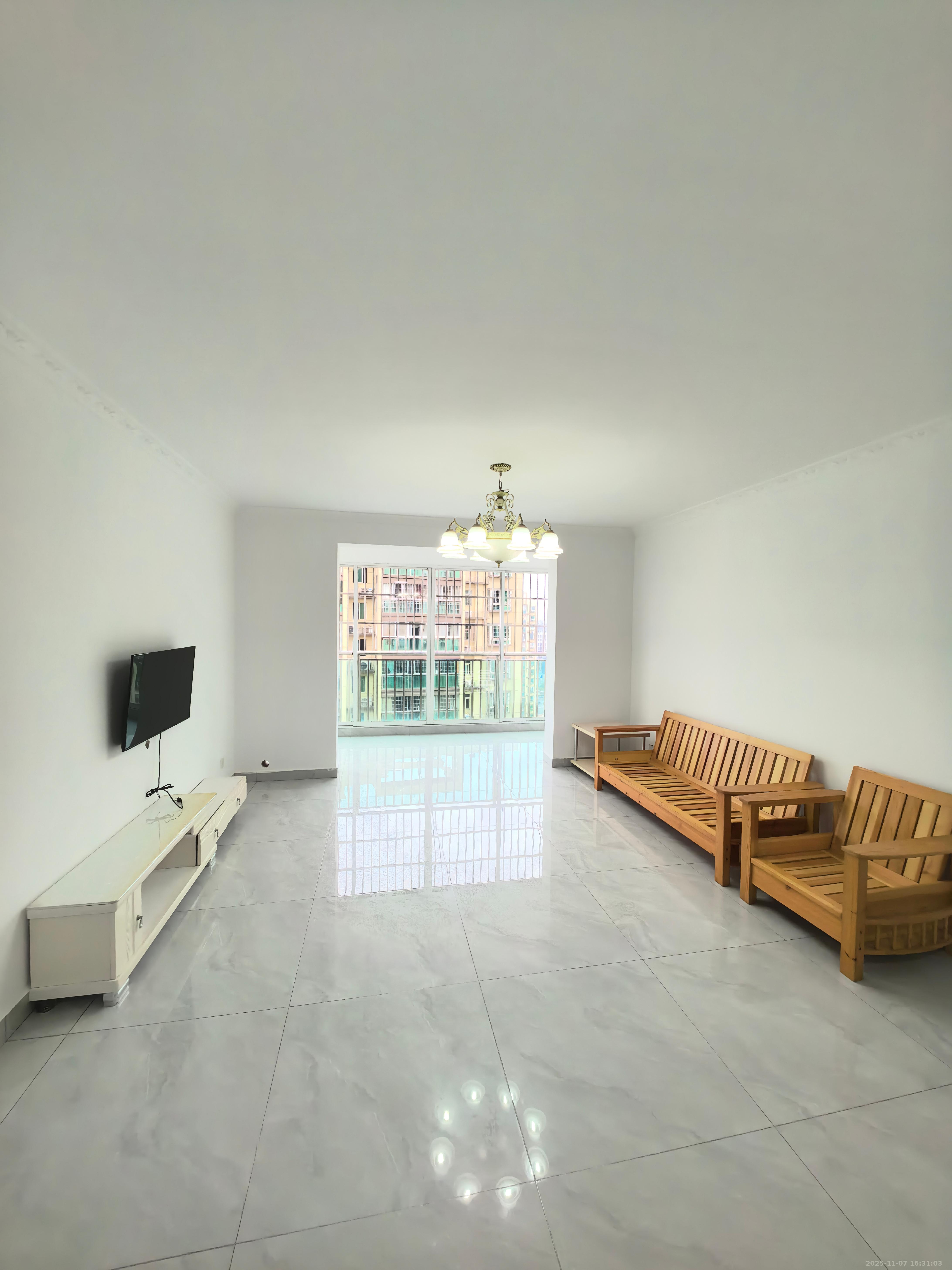 麓谷加州阳光  2室2厅1卫    2300.0元/月