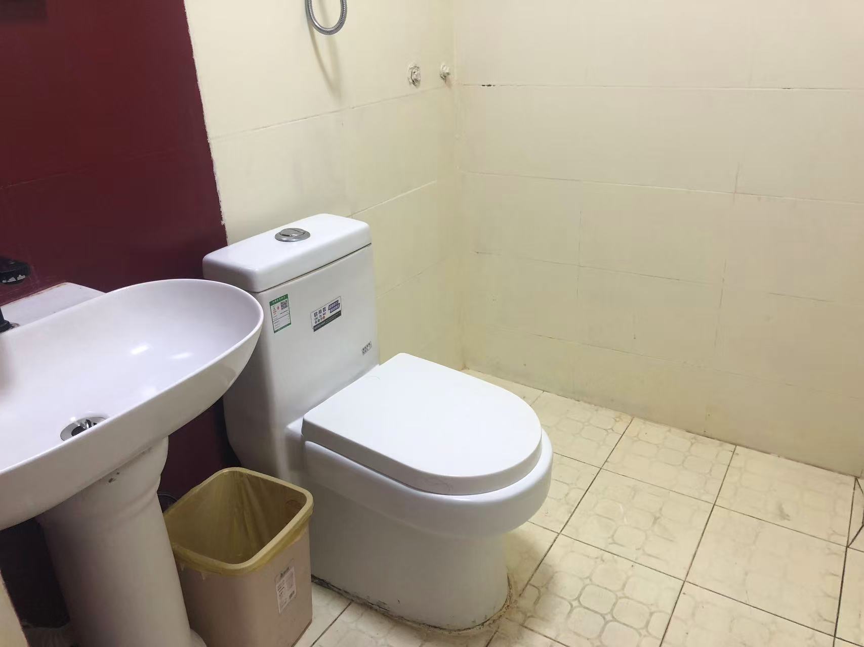 国信大厦  1室0厅1卫    1200.0元/月室内图