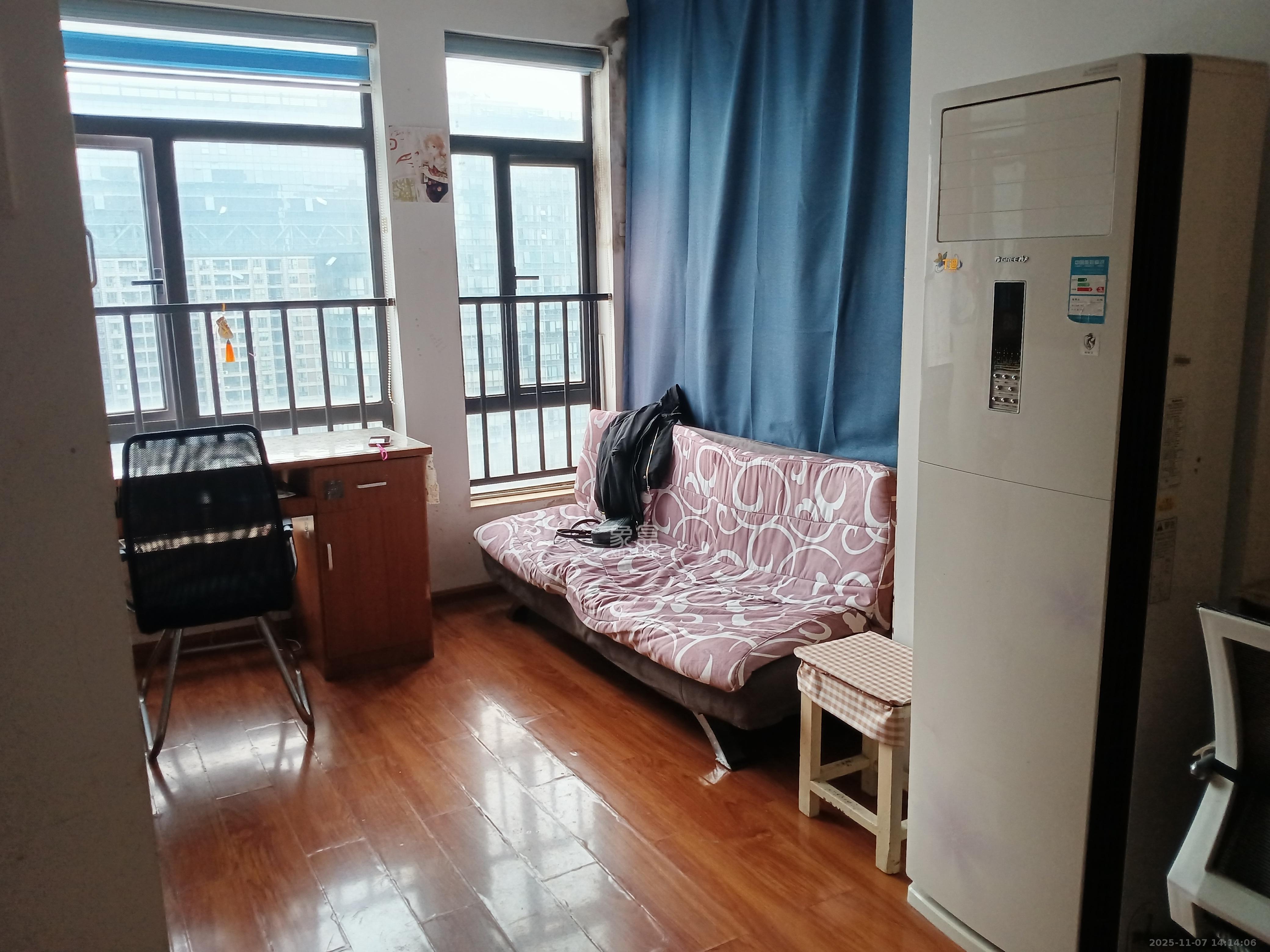 湘域城邦(湘域国际中心) 1室1厅1卫 3500.0元/月 湘域城邦(湘域国际中心) 1室1厅1卫 3500.0元/月室内图