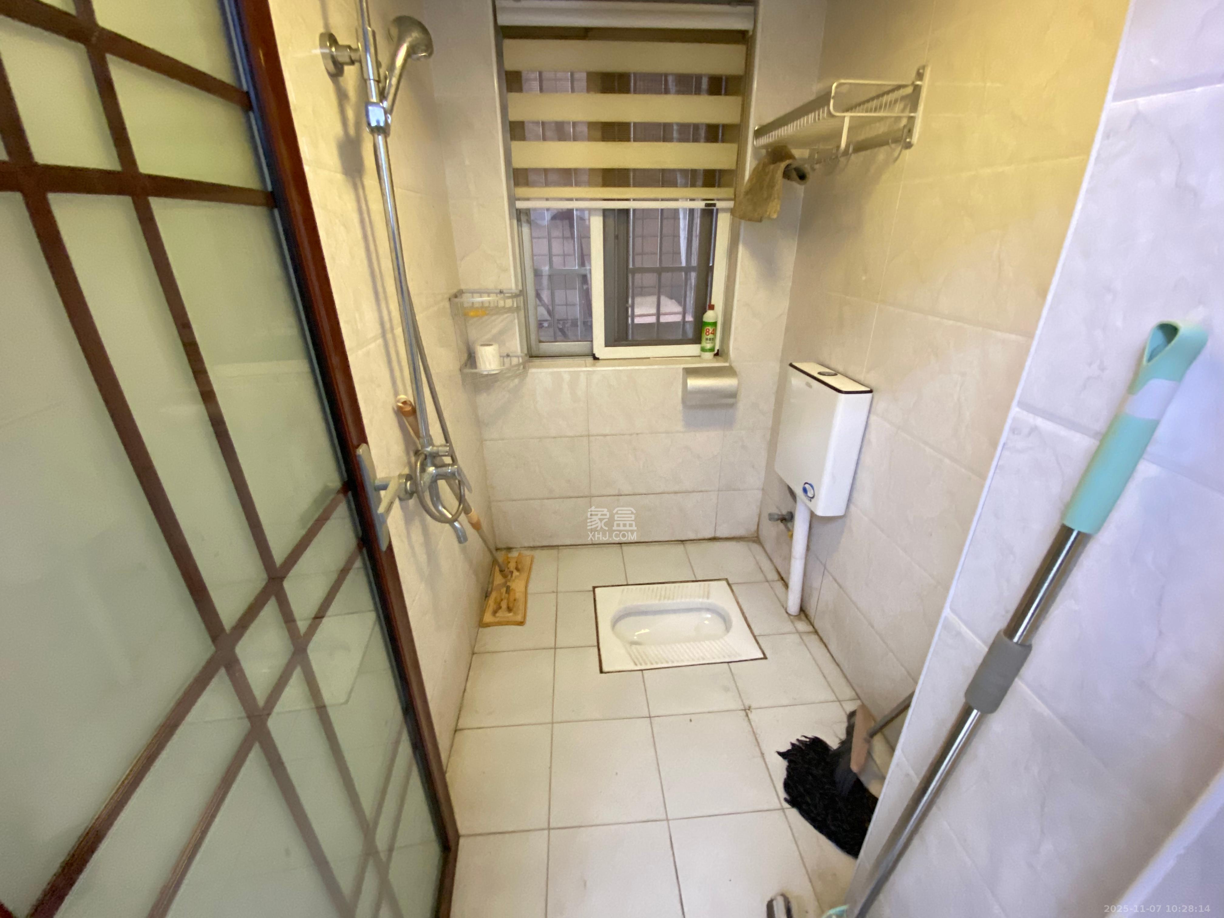 天泽大厦 4室2厅1卫 3400.0元/月 天泽大厦 4室2厅1卫 3400.0元/月室内图