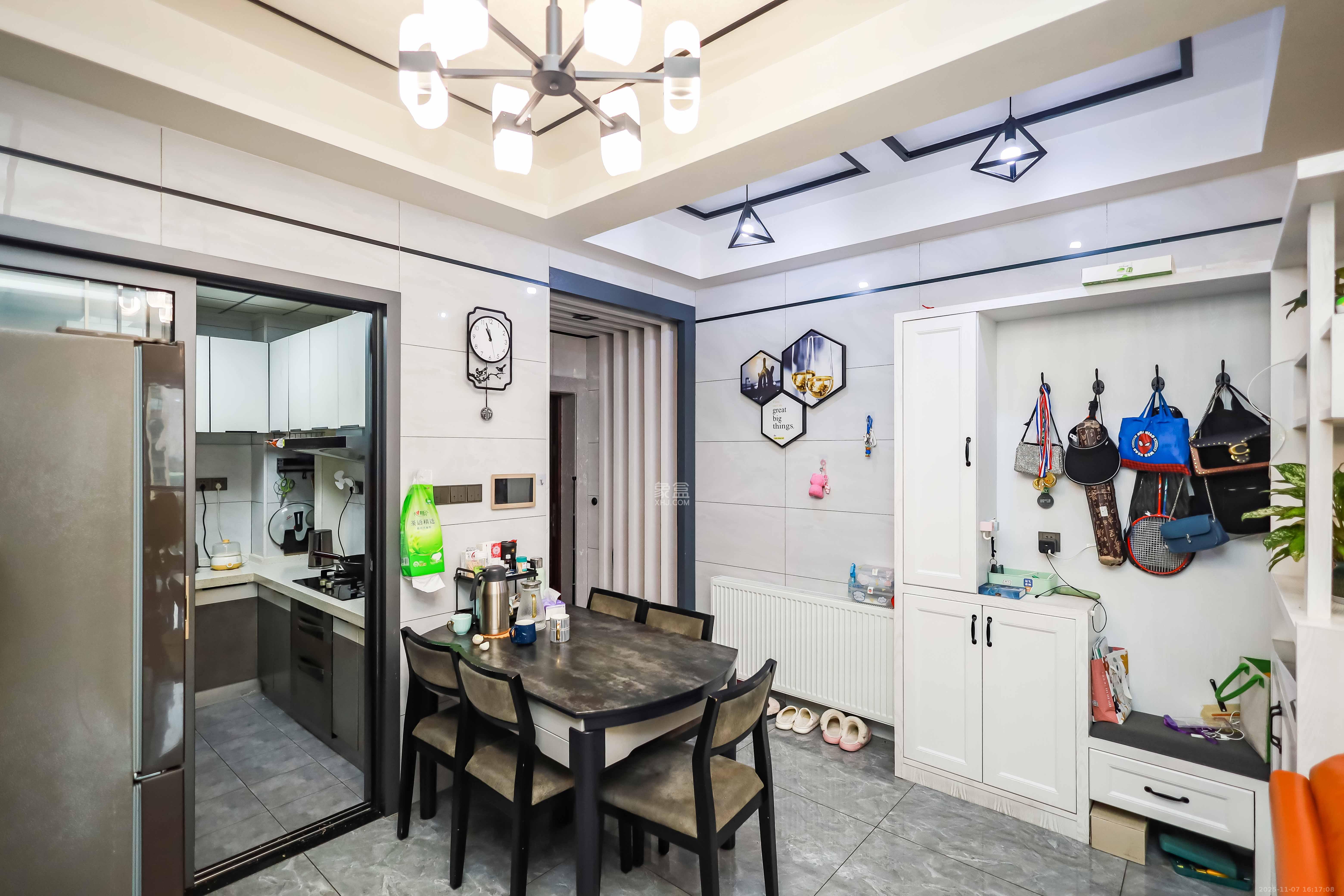 万象府台 3室2厅1卫 178.0万 万象府台 3室2厅1卫 178.0万客厅