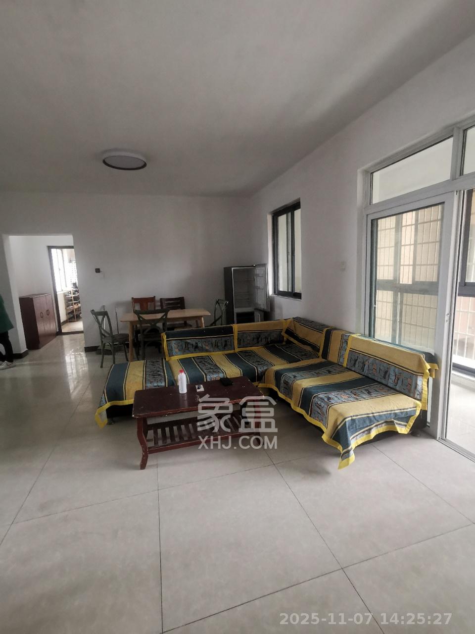 佳辉丽景鑫城  3室2厅1卫    2000.0元/月室内图