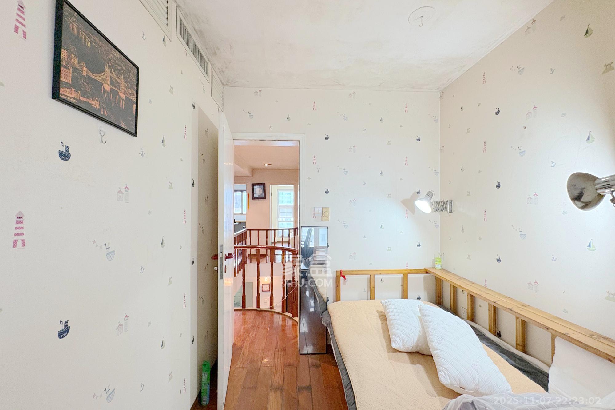 香格里嘉园  4室2厅2卫    150.0万卧室