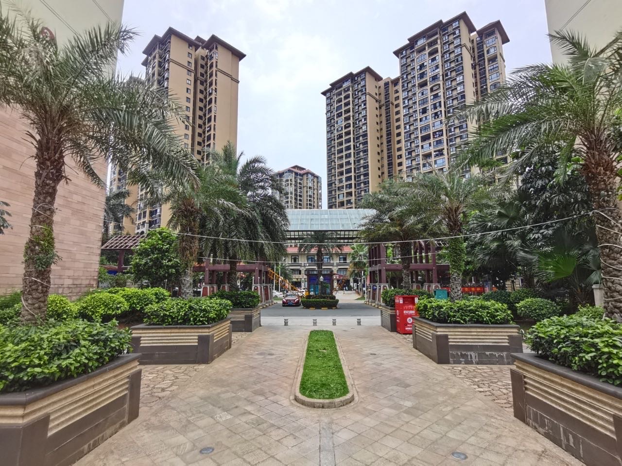 翡翠水城(住宅) 3室3厅2卫 178.0万 翡翠水城(住宅) 3室3厅2卫 178.0万客厅