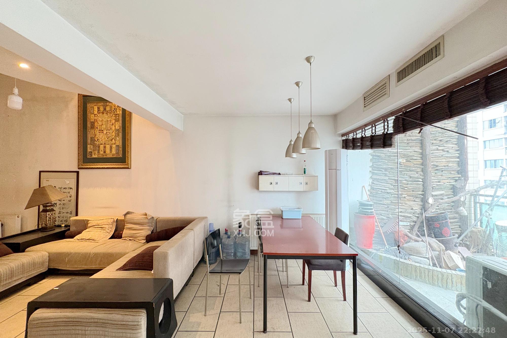 香格里嘉园  4室2厅2卫    150.0万客厅