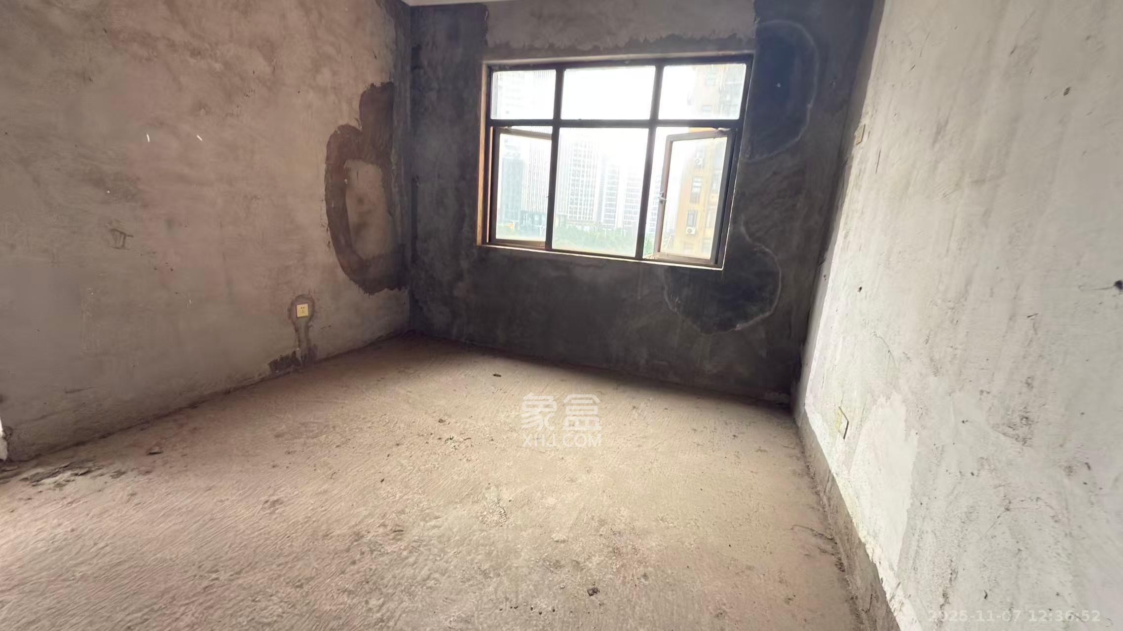 金侨城  3室2厅2卫    40.8万客厅