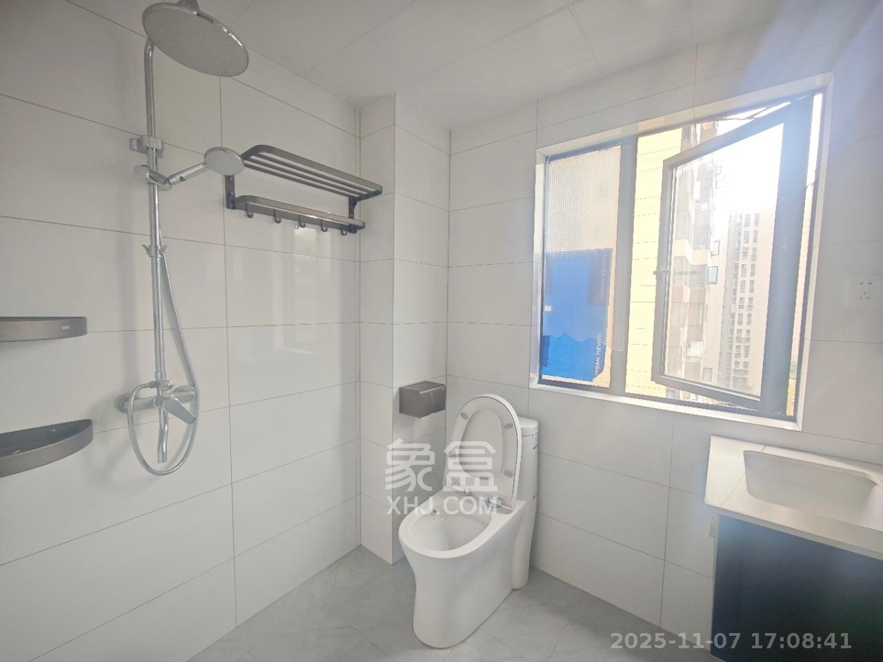 长房云公馆  3室2厅2卫    2500.0元/月室内图