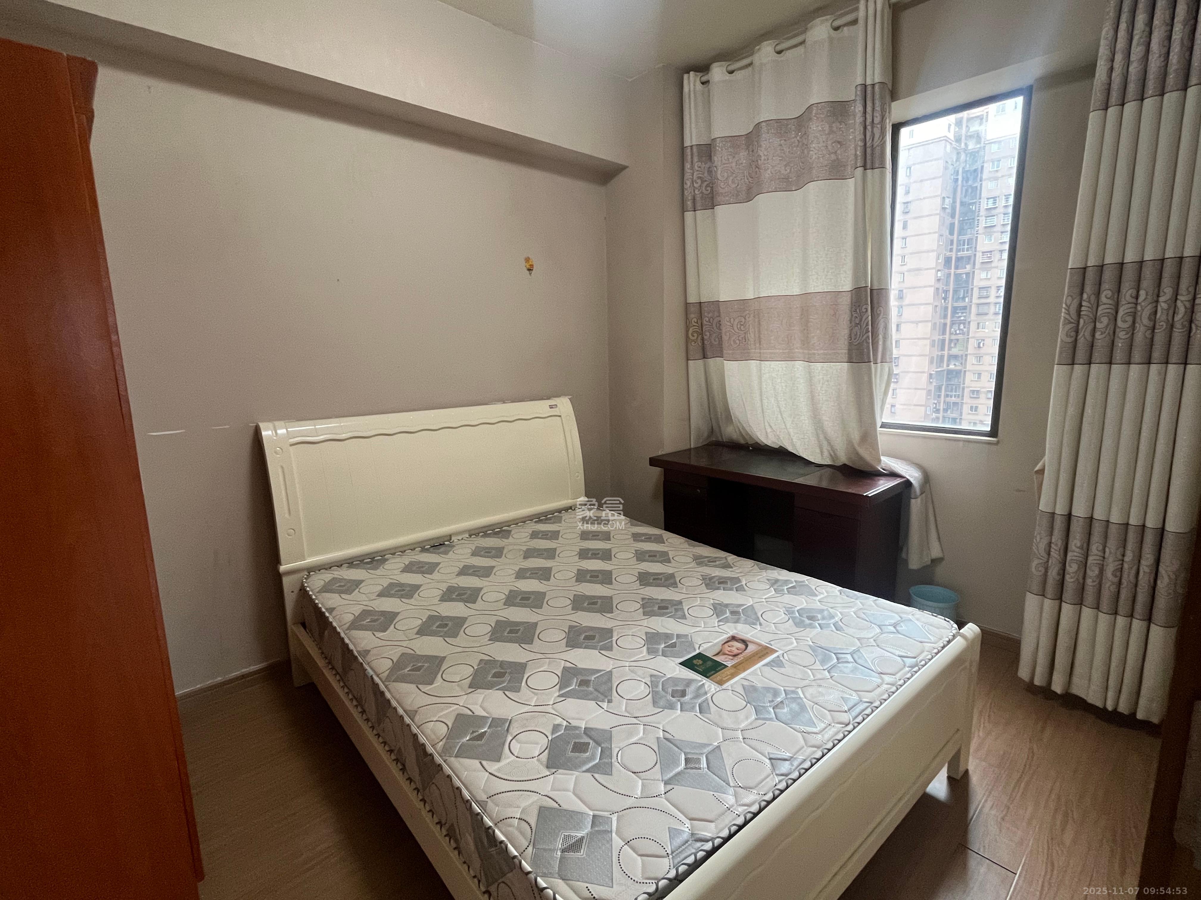 麓谷小镇  3室2厅1卫    2200.0元/月室内图