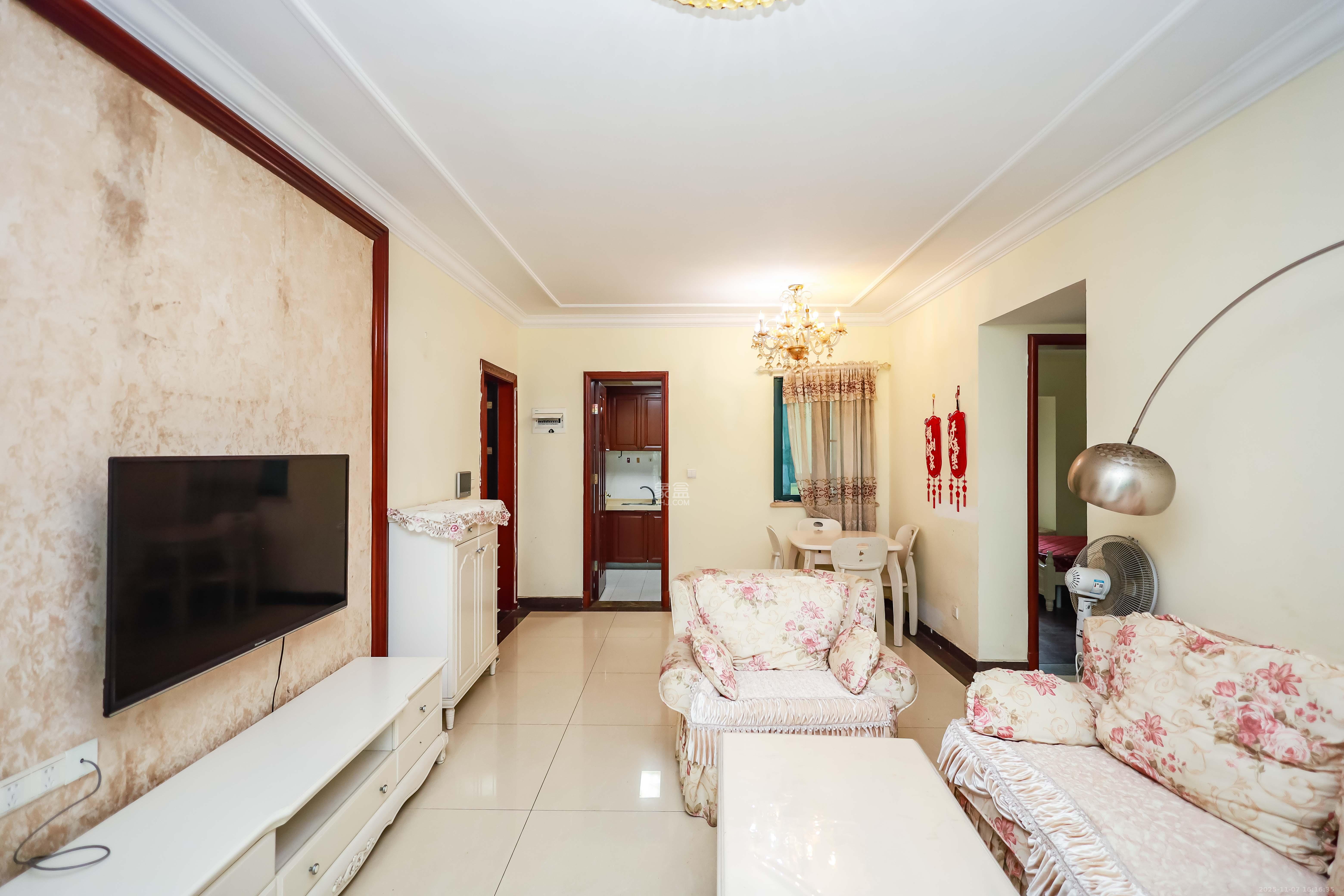 恒大华府 3室2厅1卫 108.0万 恒大华府 3室2厅1卫 108.0万客厅