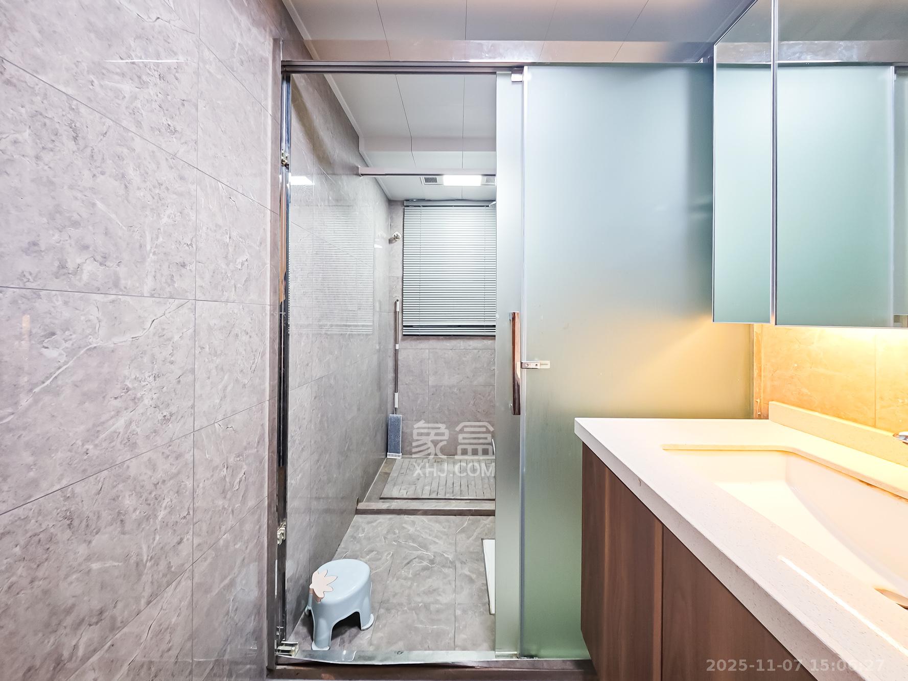 长沙万境潇湘  3室2厅2卫    137.0万卫生间