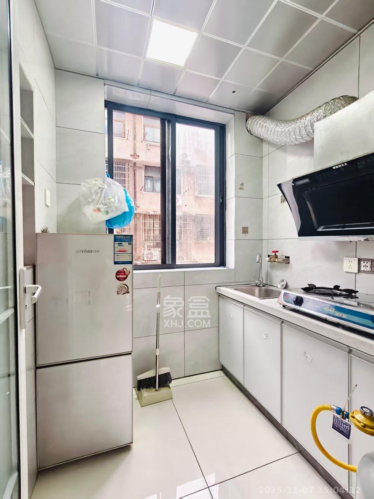 东风二村社区房  1室1厅1卫    2500.0元/月室内图