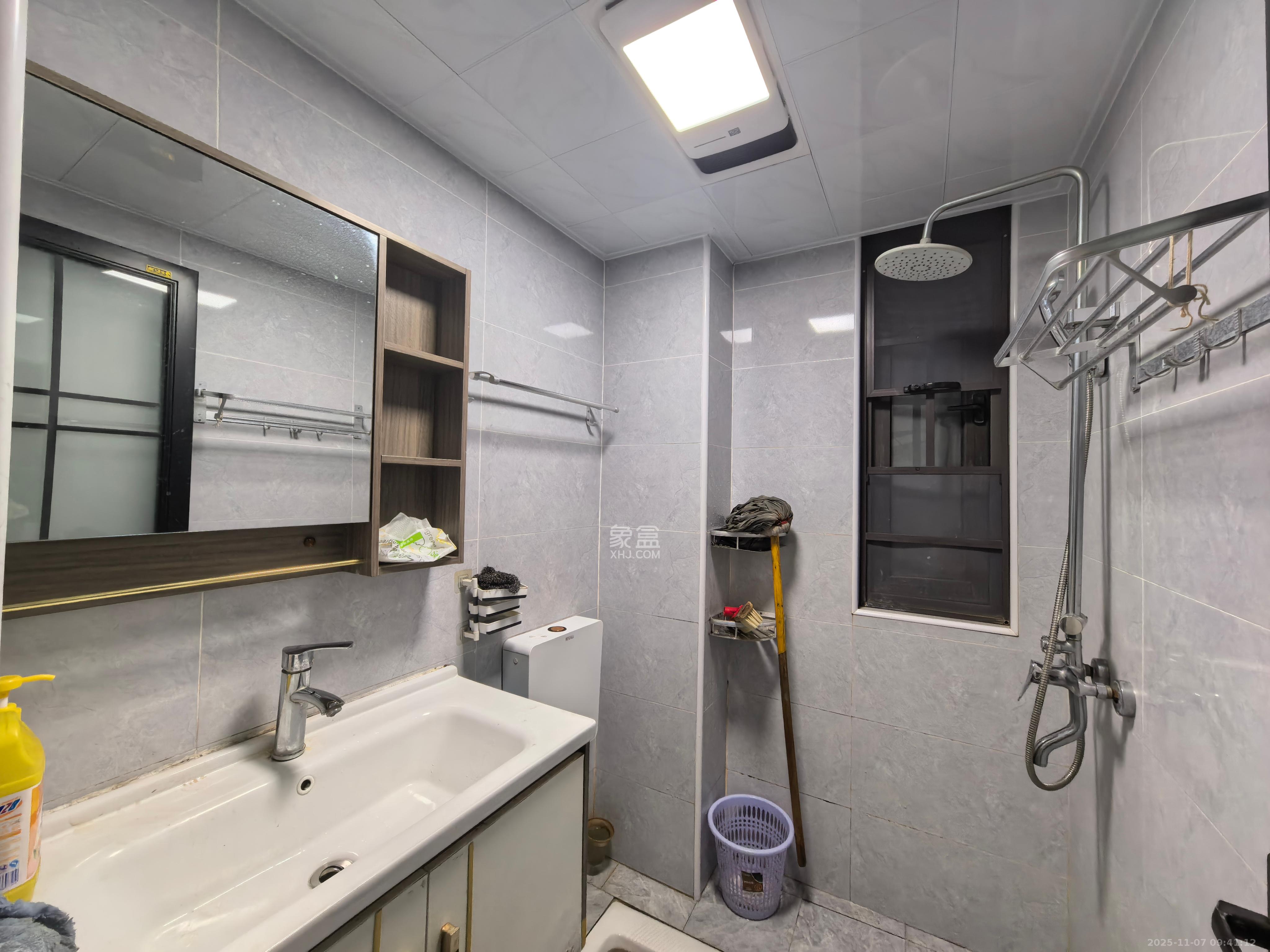 东合新苑 2室2厅1卫 2100.0元/月 东合新苑 2室2厅1卫 2100.0元/月室内图