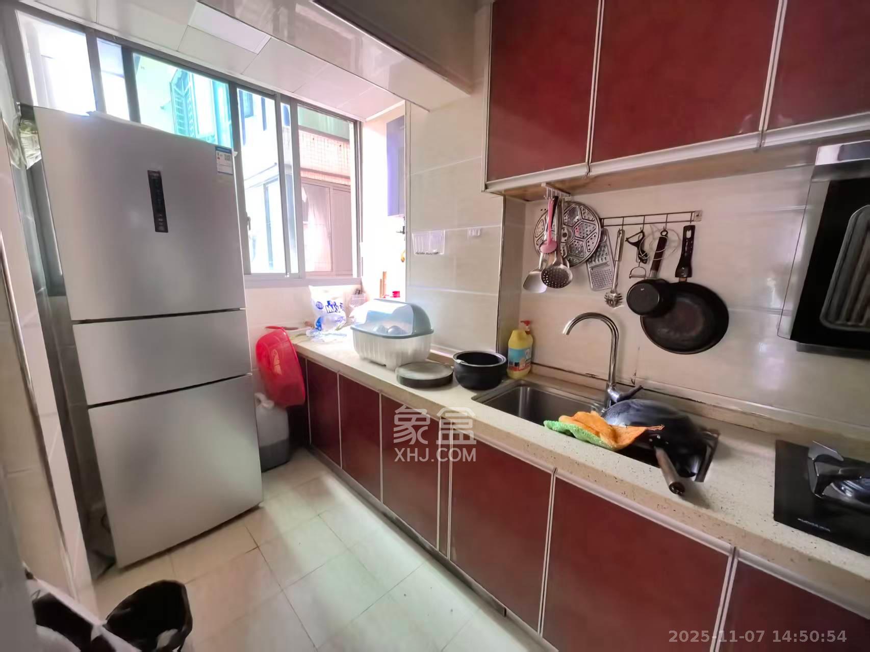 新城新世界一二三期  2室2厅1卫    2500.0元/月