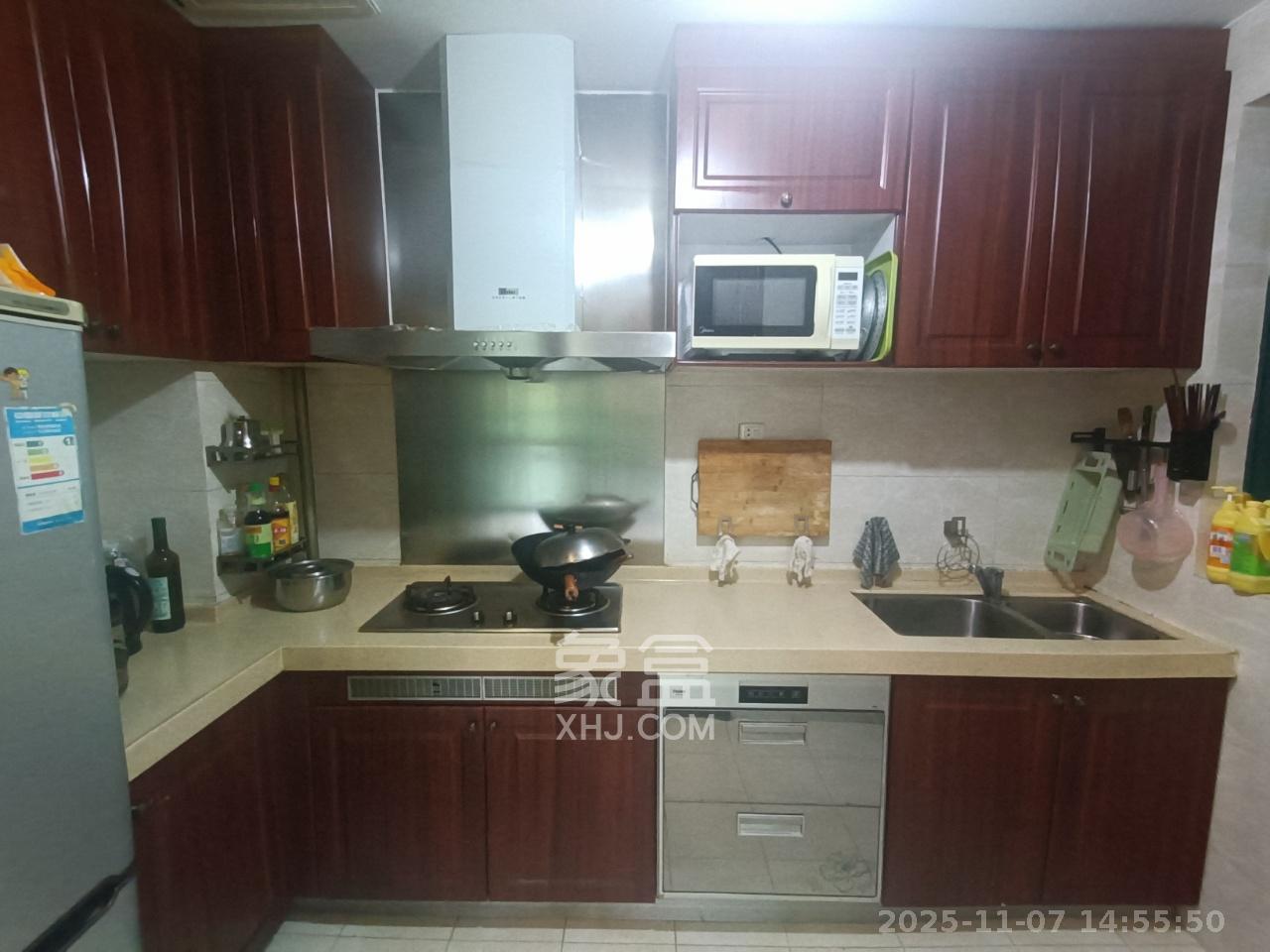 恒大城 3室2厅2卫 2100.0元/月 恒大城 3室2厅2卫 2100.0元/月室内图