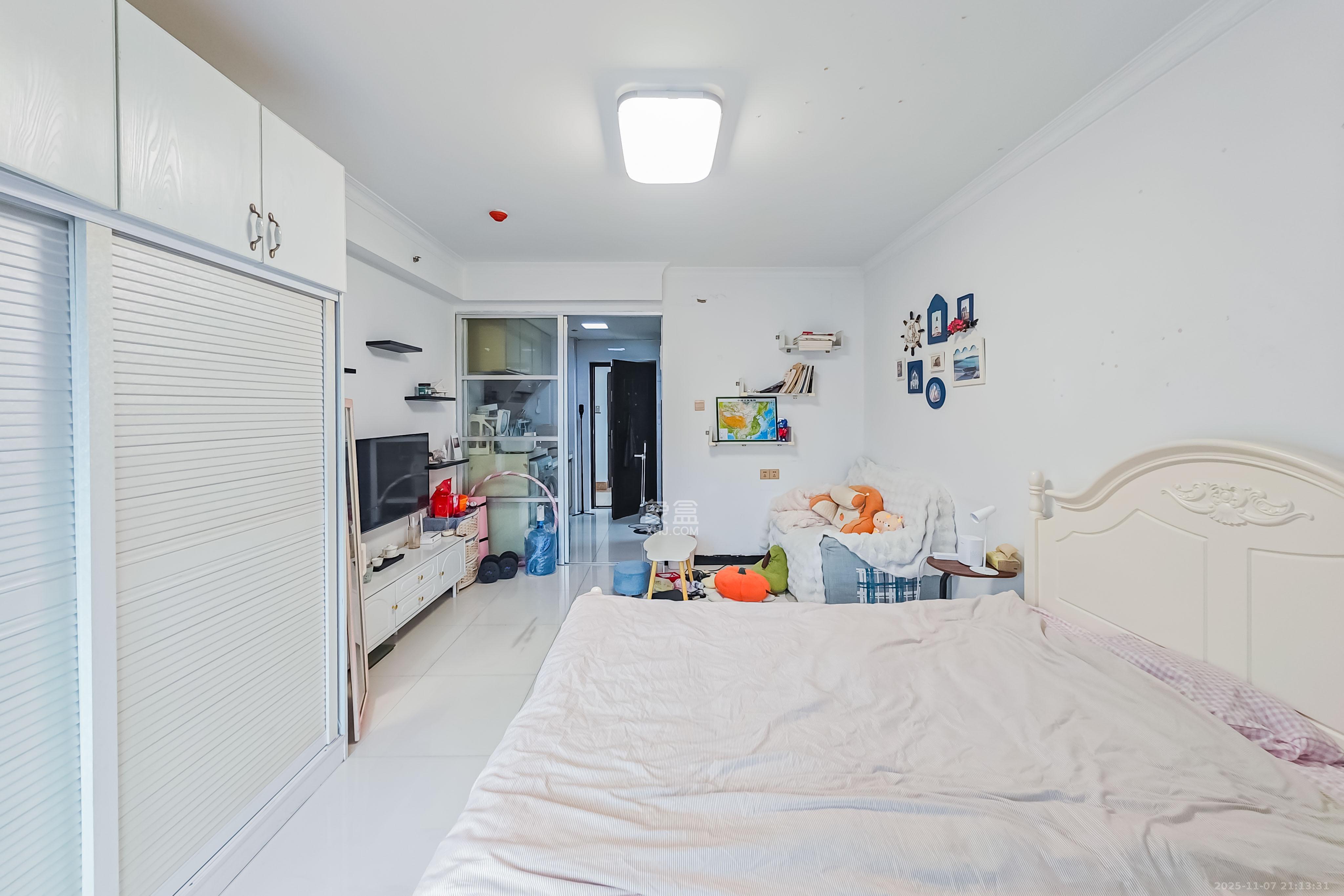 融科东南海  1室1厅1卫    26.0万客厅